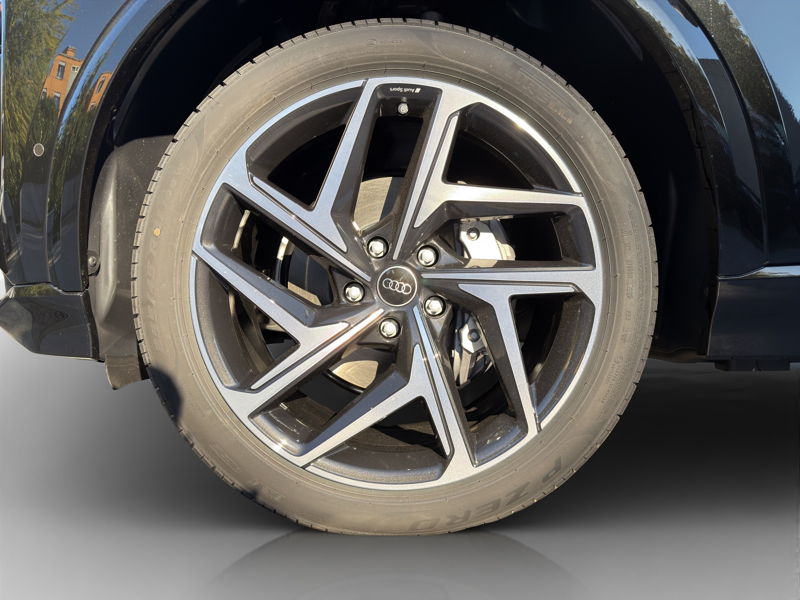 AUDI Q6 e-tron quattro-image-13