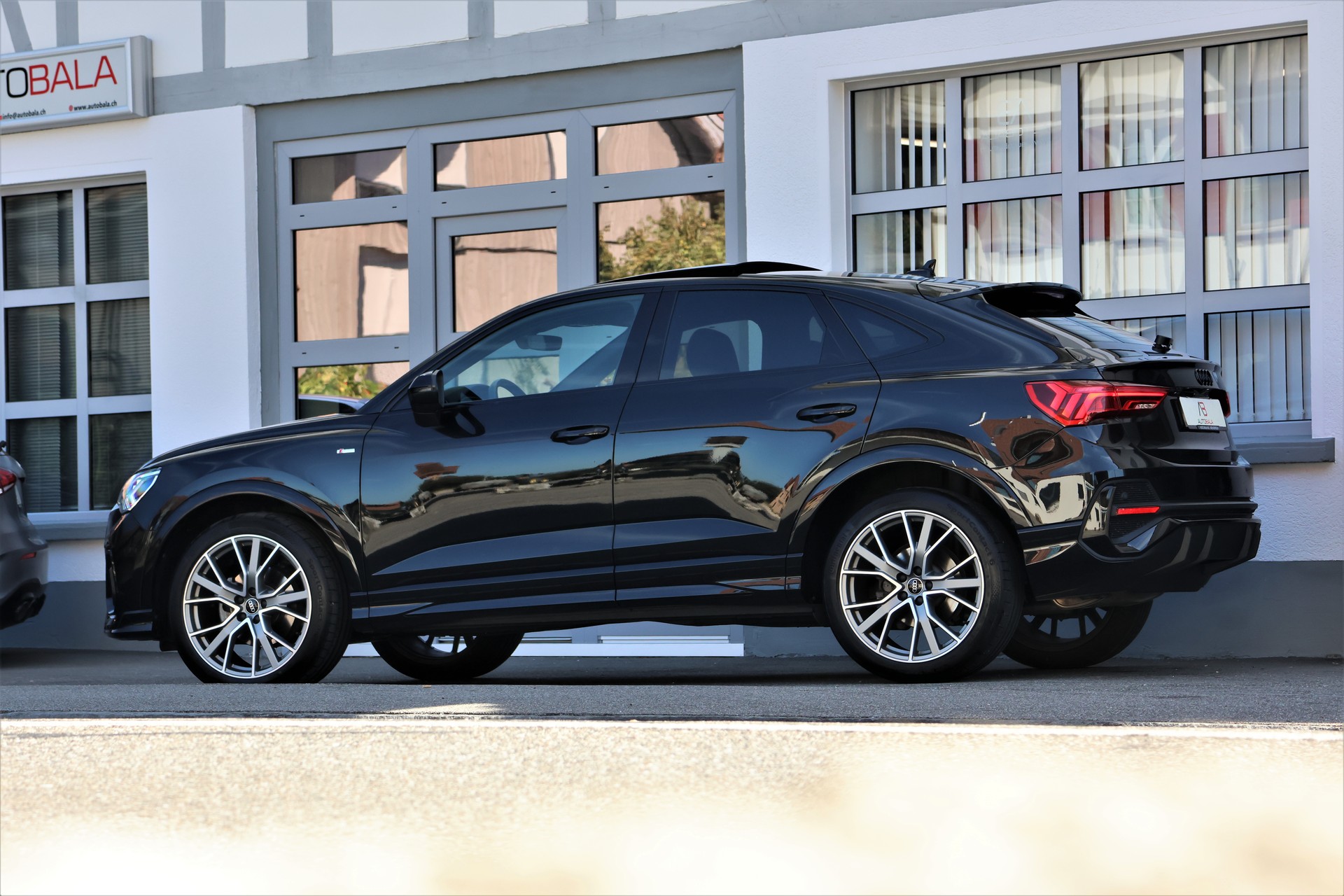 AUDI Q3 Sportback 35 TFSI S line Attraction S-tronic (CH)-showroom-element-3