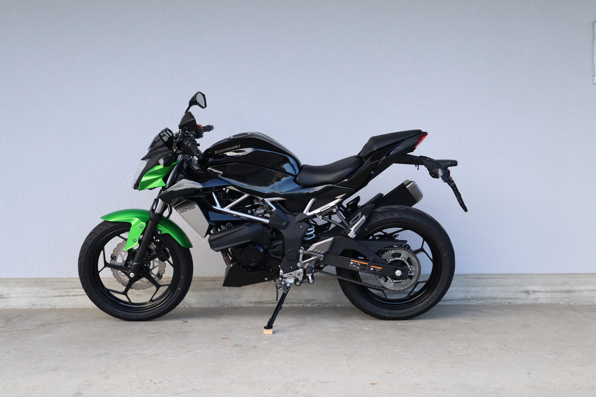 KAWASAKI Z 125-showroom-element-3