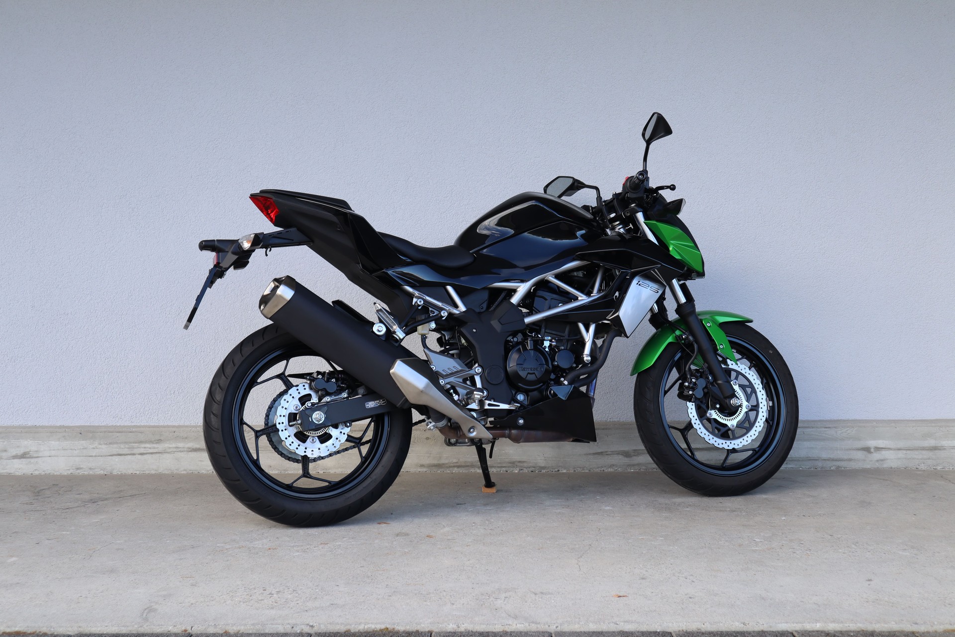 KAWASAKI Z 125-showroom-element-2
