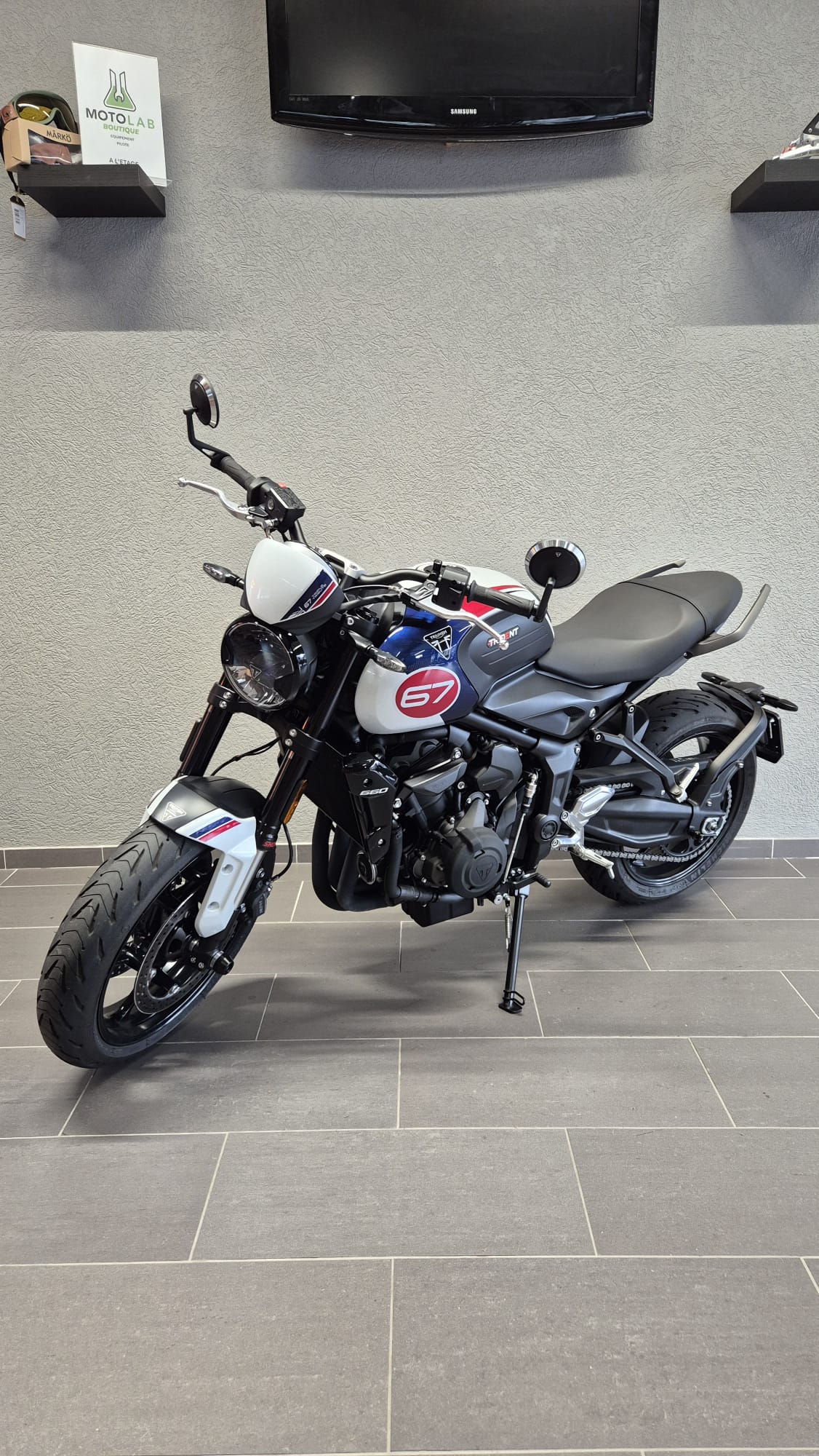 TRIUMPH Trident 660 Tribute