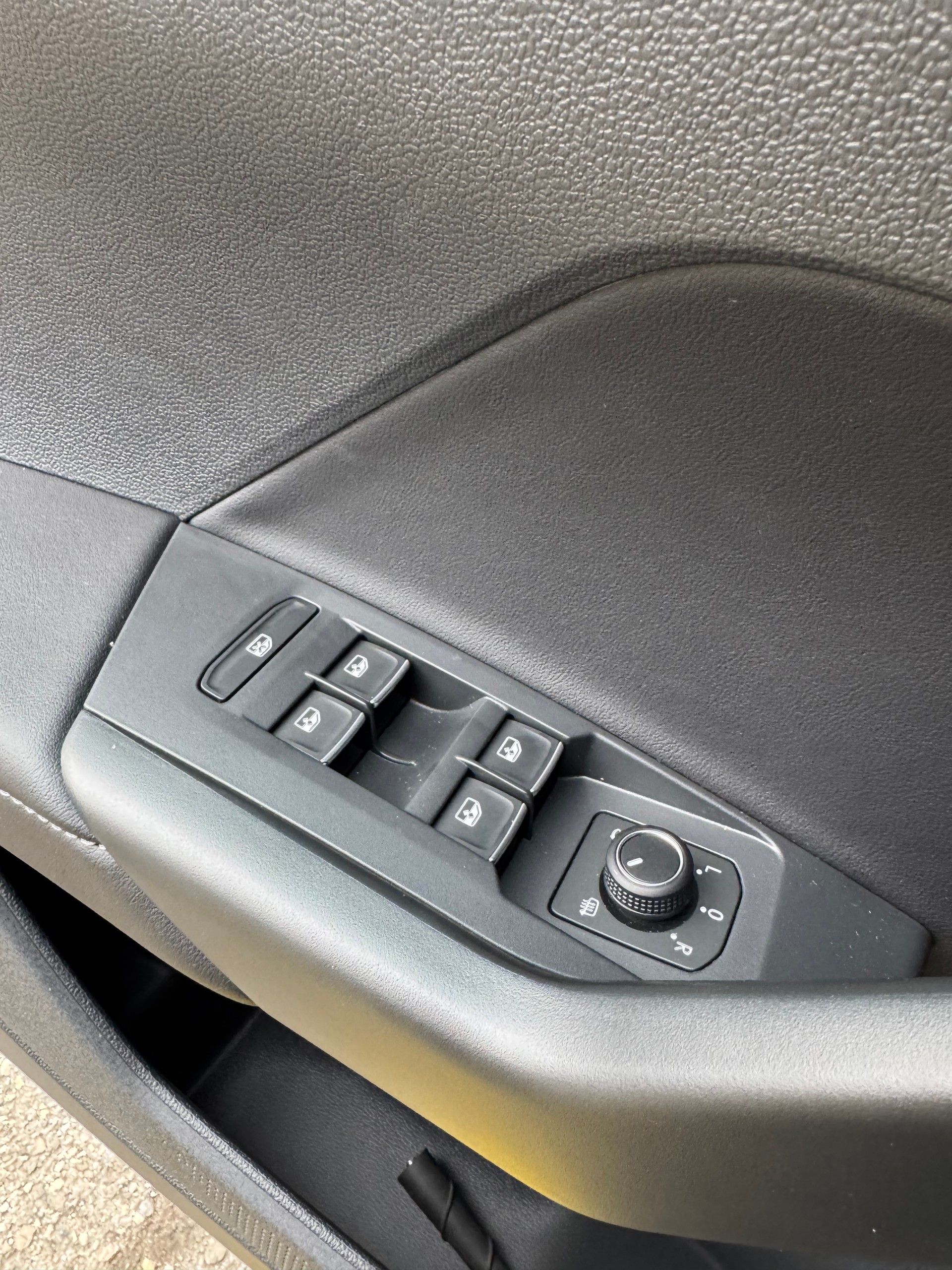 VW T-Cross 1.5 TSI EVO ACT R-Line DSG 150 PS mit Anhängerkupplung 32 % Rabatt !-image-9