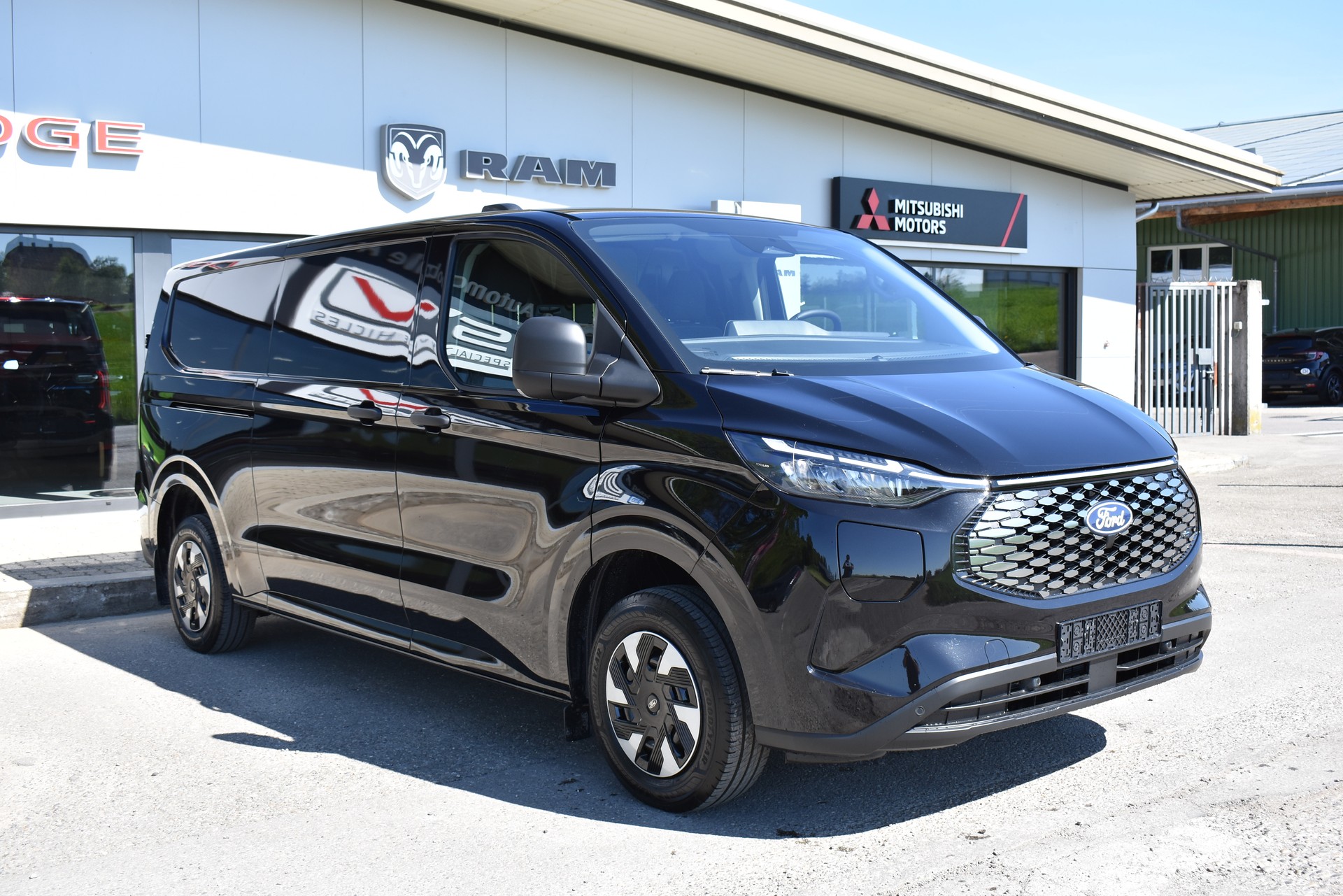 FORD Transit Custom Van 340 L2H1 83kWh Trend-image-1