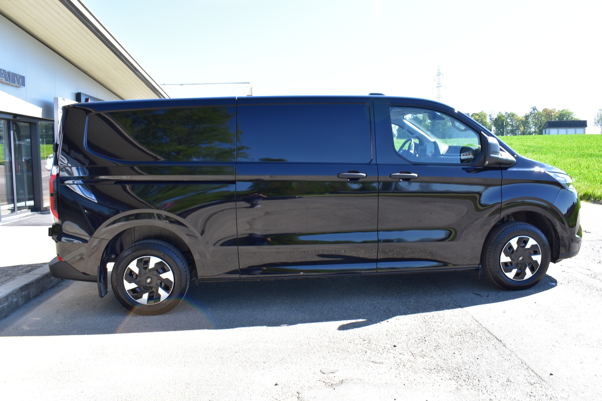FORD Transit Custom Van 340 L2H1 83kWh Trend-image-9