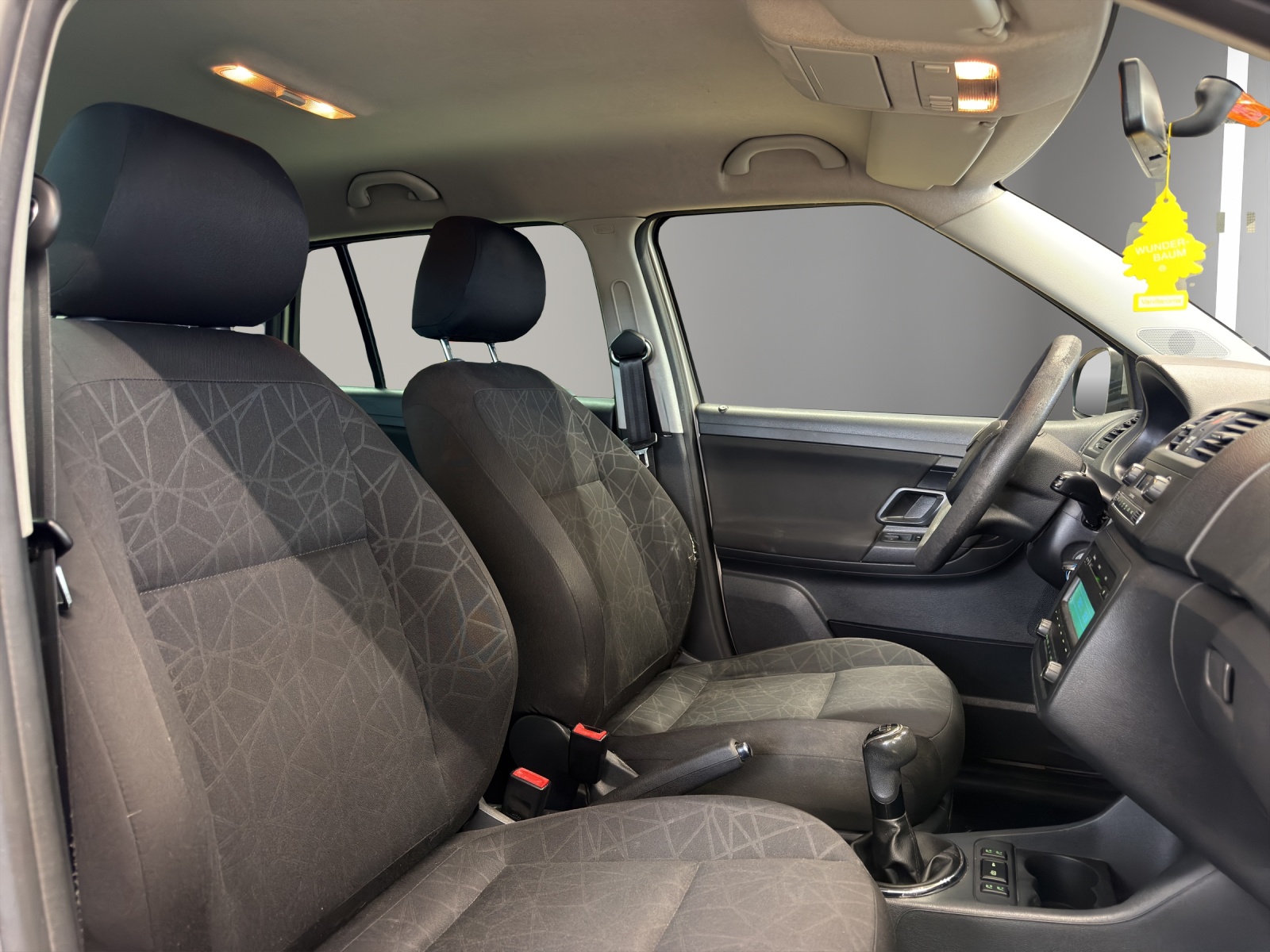 SKODA Fabia 1.2 TSI Ambiente-image-14