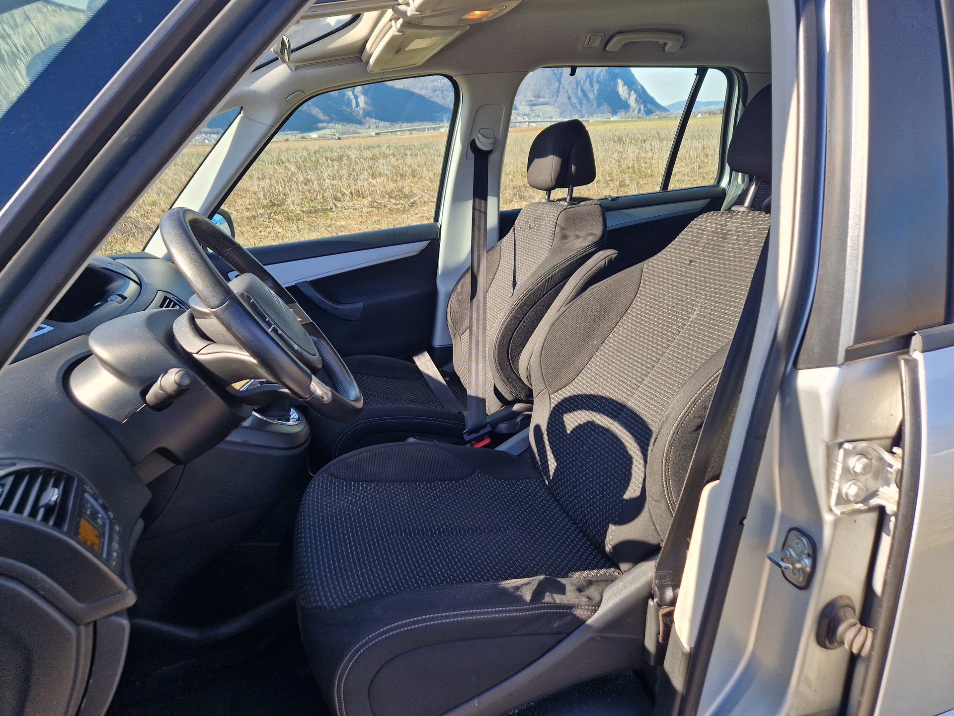 CITROEN Grand C4 Picasso 1.6 HDI 16V Dynamique-image-10