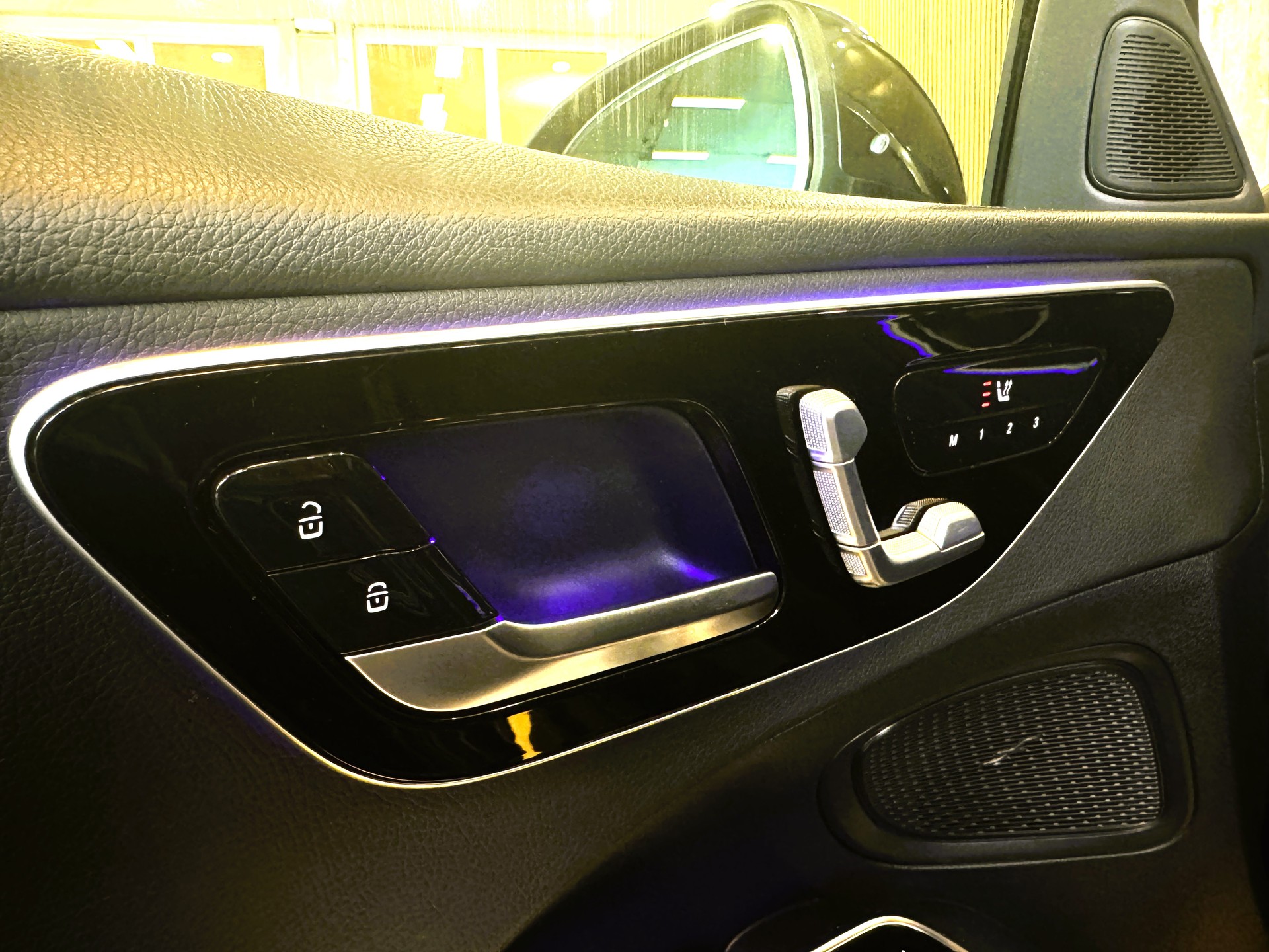 MERCEDES-BENZ C 180-image-8