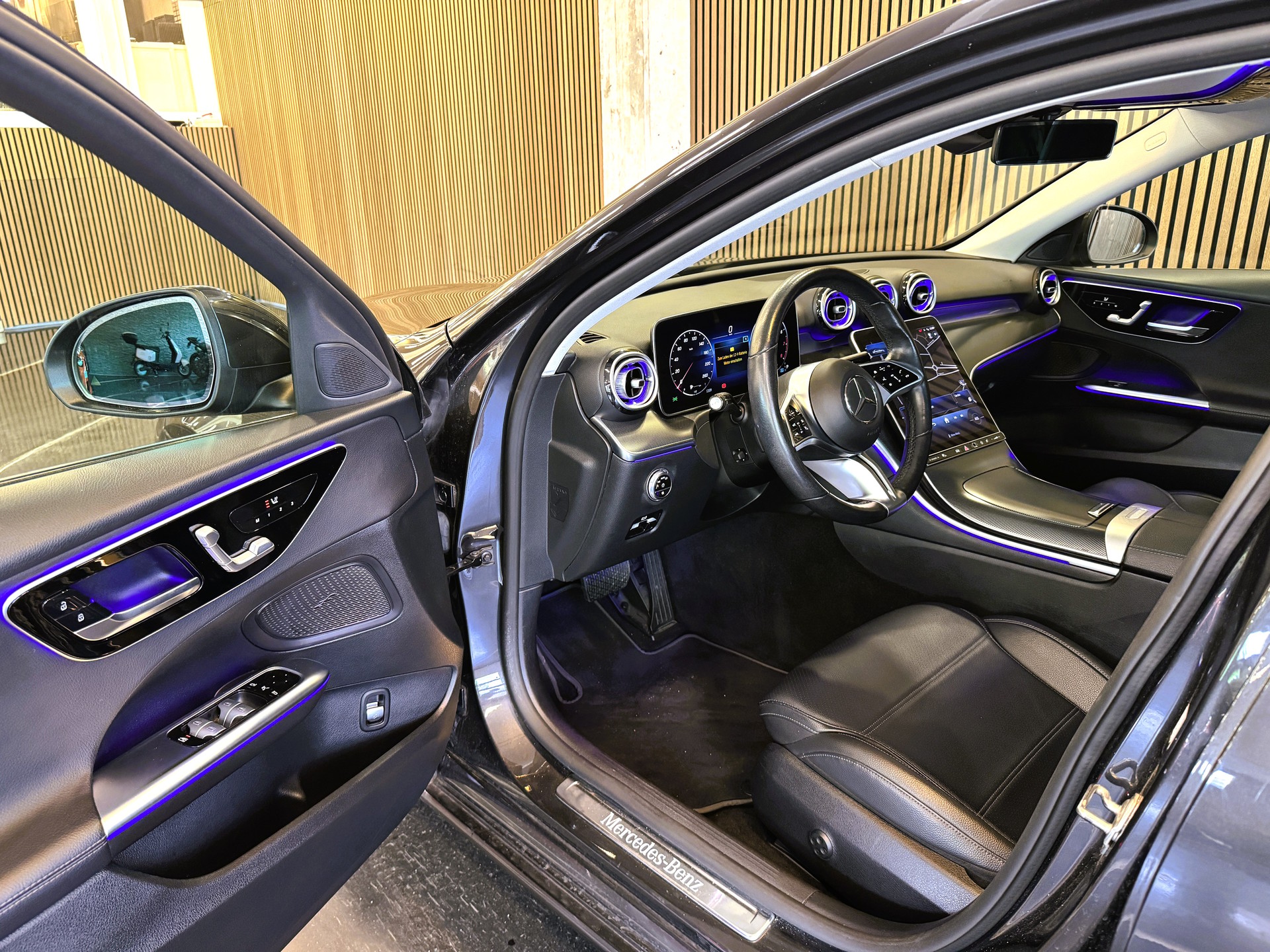 MERCEDES-BENZ C 180-image-7