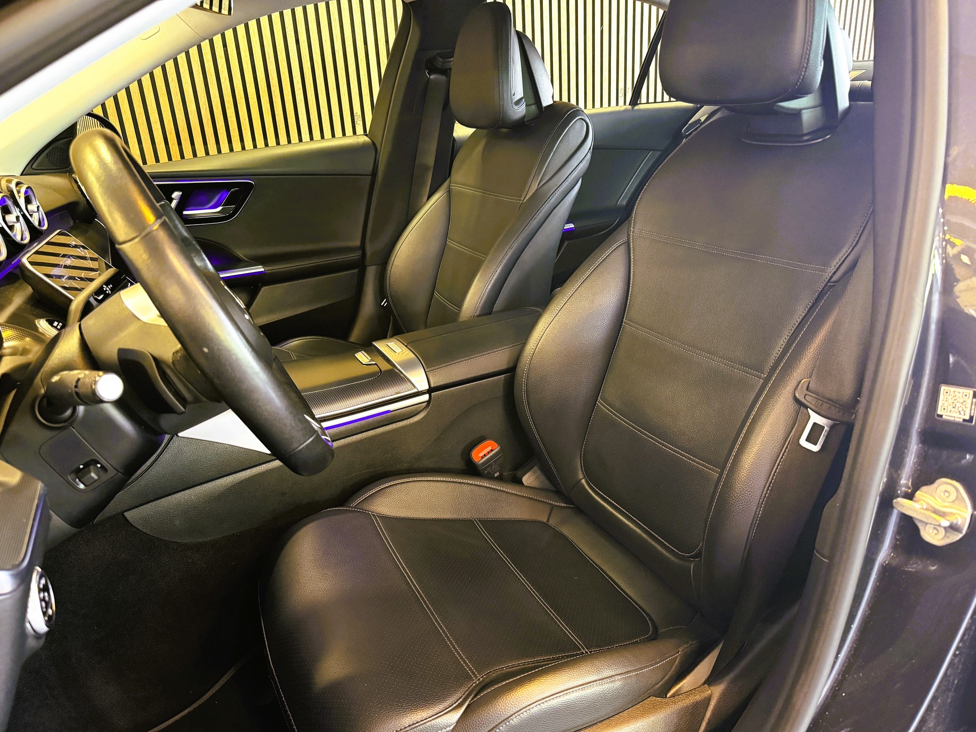 MERCEDES-BENZ C 180-image-10