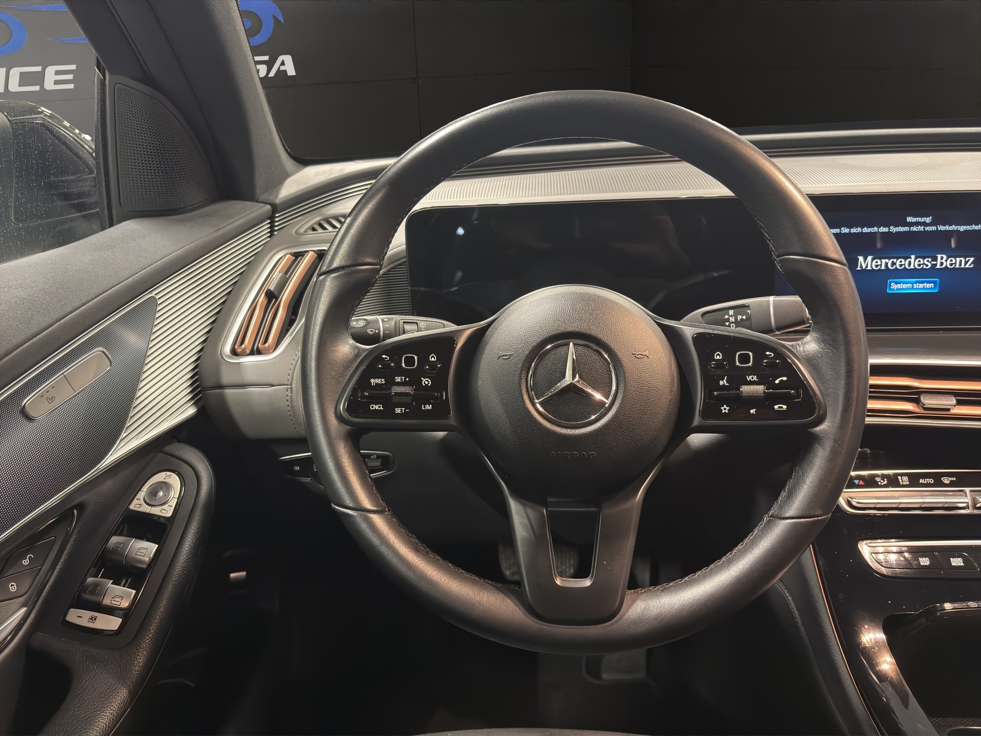 MERCEDES-BENZ EQC 400 4Matic EQ Star-image-13