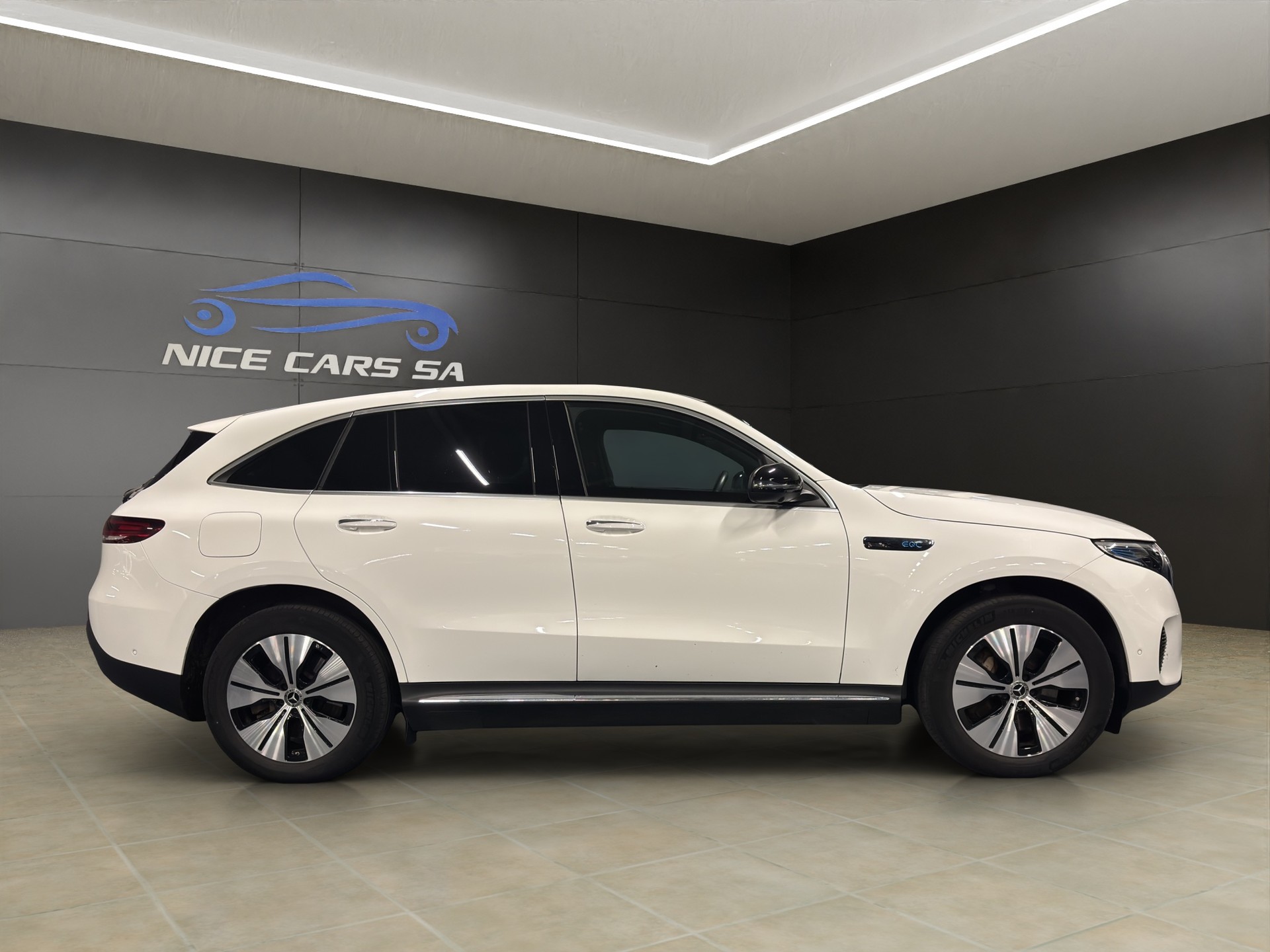 MERCEDES-BENZ EQC 400 4Matic EQ Star-image-11