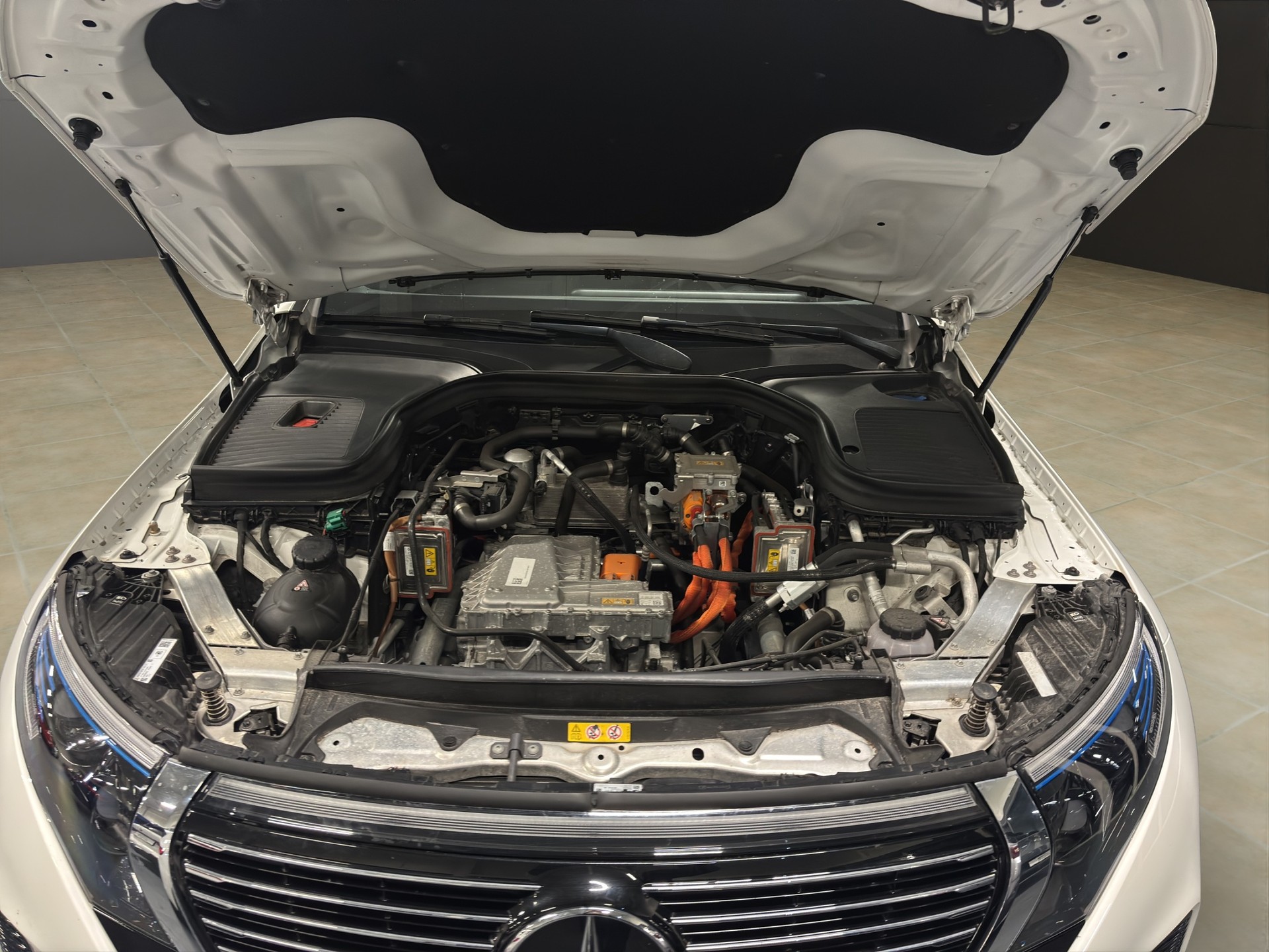 MERCEDES-BENZ EQC 400 4Matic EQ Star-image-21
