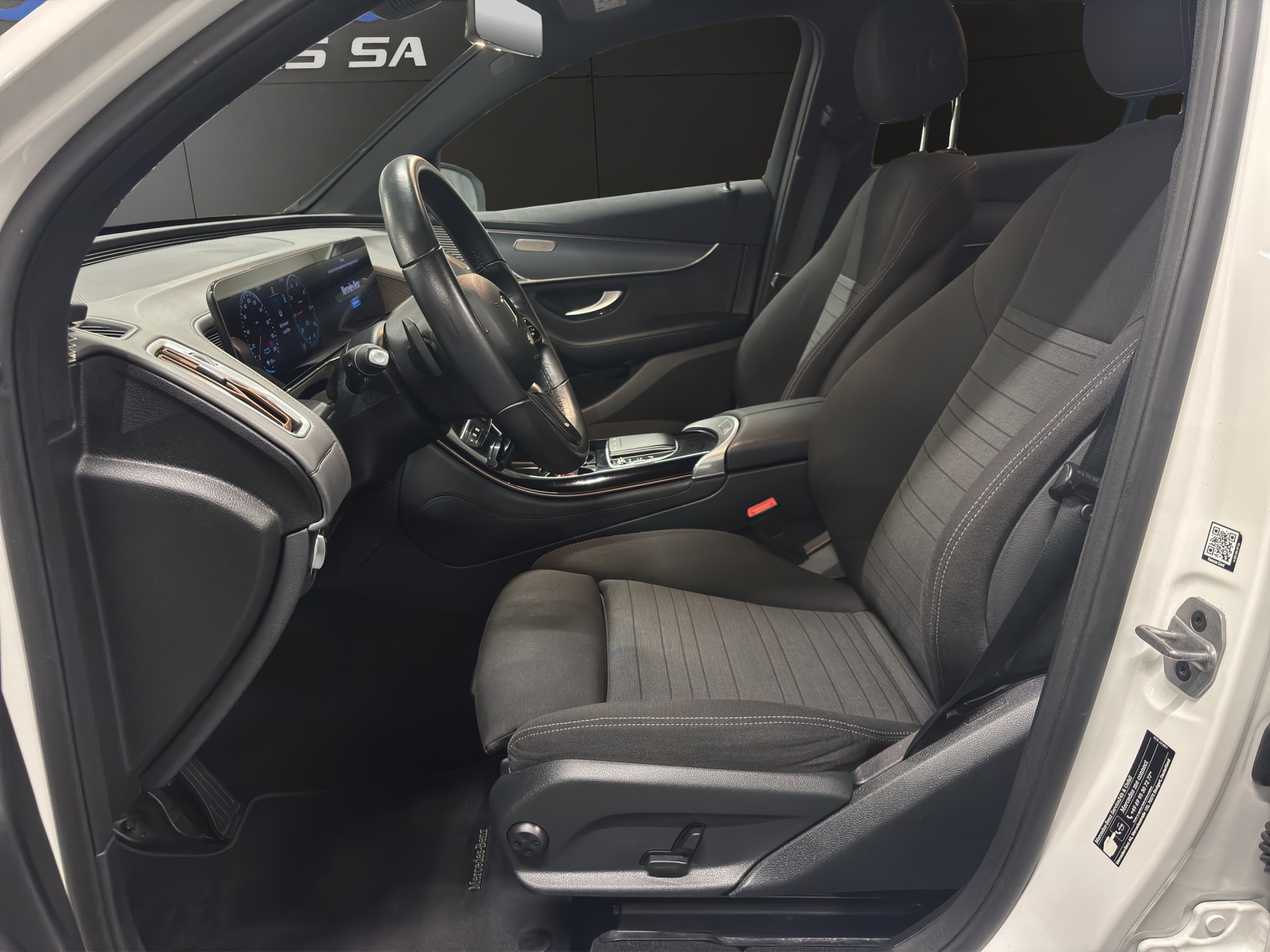 MERCEDES-BENZ EQC 400 4Matic EQ Star-image-16