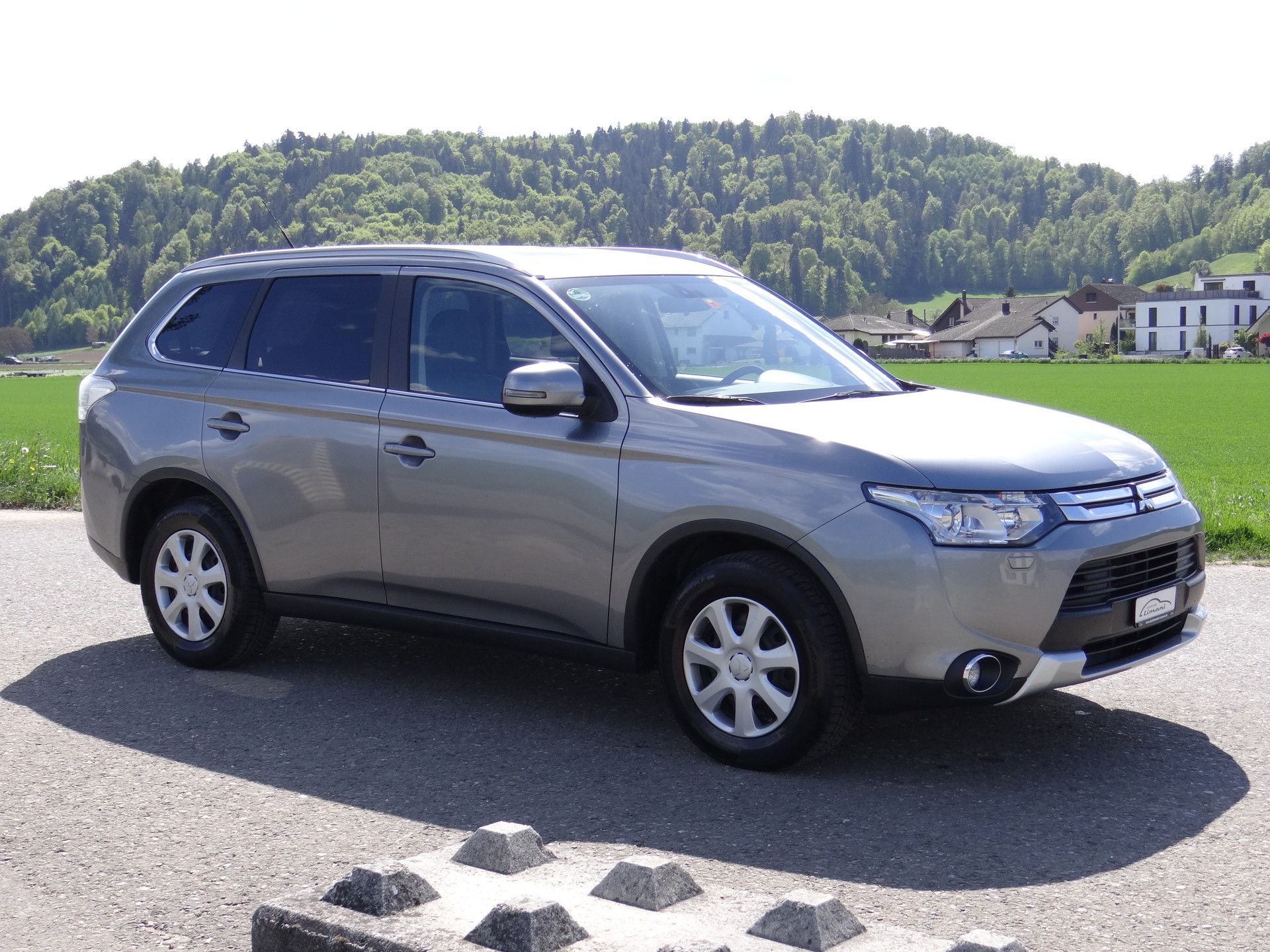 MITSUBISHI Outlander 2.0 Navigator CVT-showroom-element-3