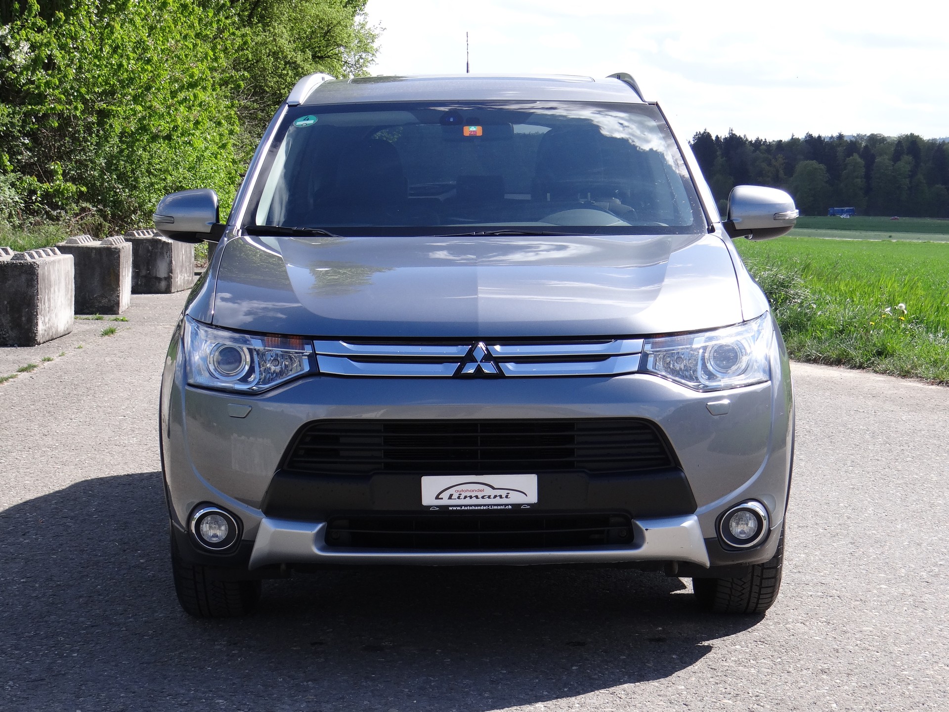 MITSUBISHI Outlander 2.0 Navigator CVT-showroom-element-2
