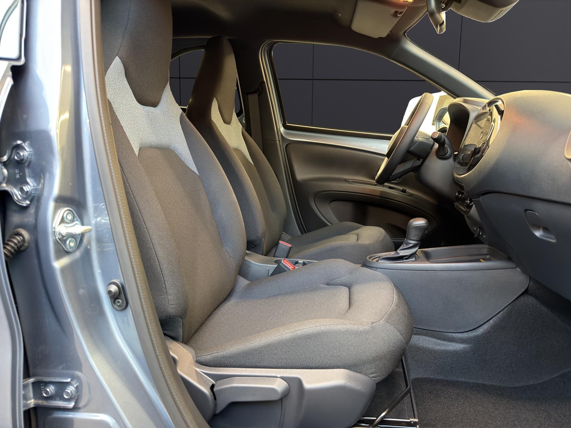 TOYOTA Aygo X 1.5 VVT-i HSD Trend-image-9