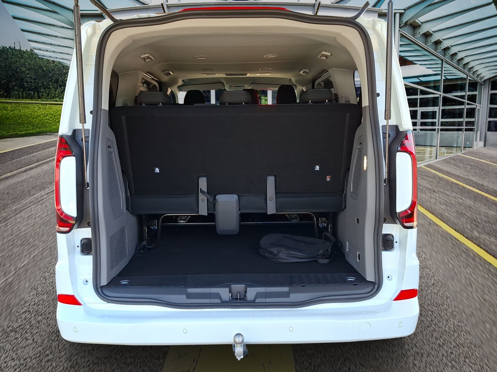 VW Caravelle 2.5TSI eHYBRID 16,5 kWh Life Aut.8-image-22