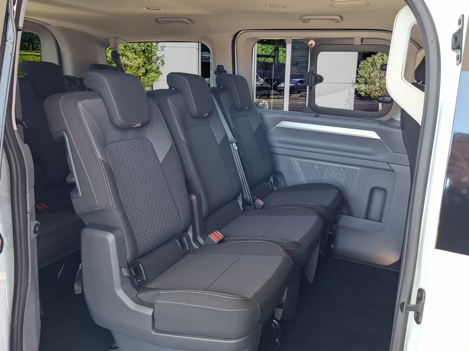 VW Caravelle 2.5TSI eHYBRID 16,5 kWh Life Aut.8-image-19