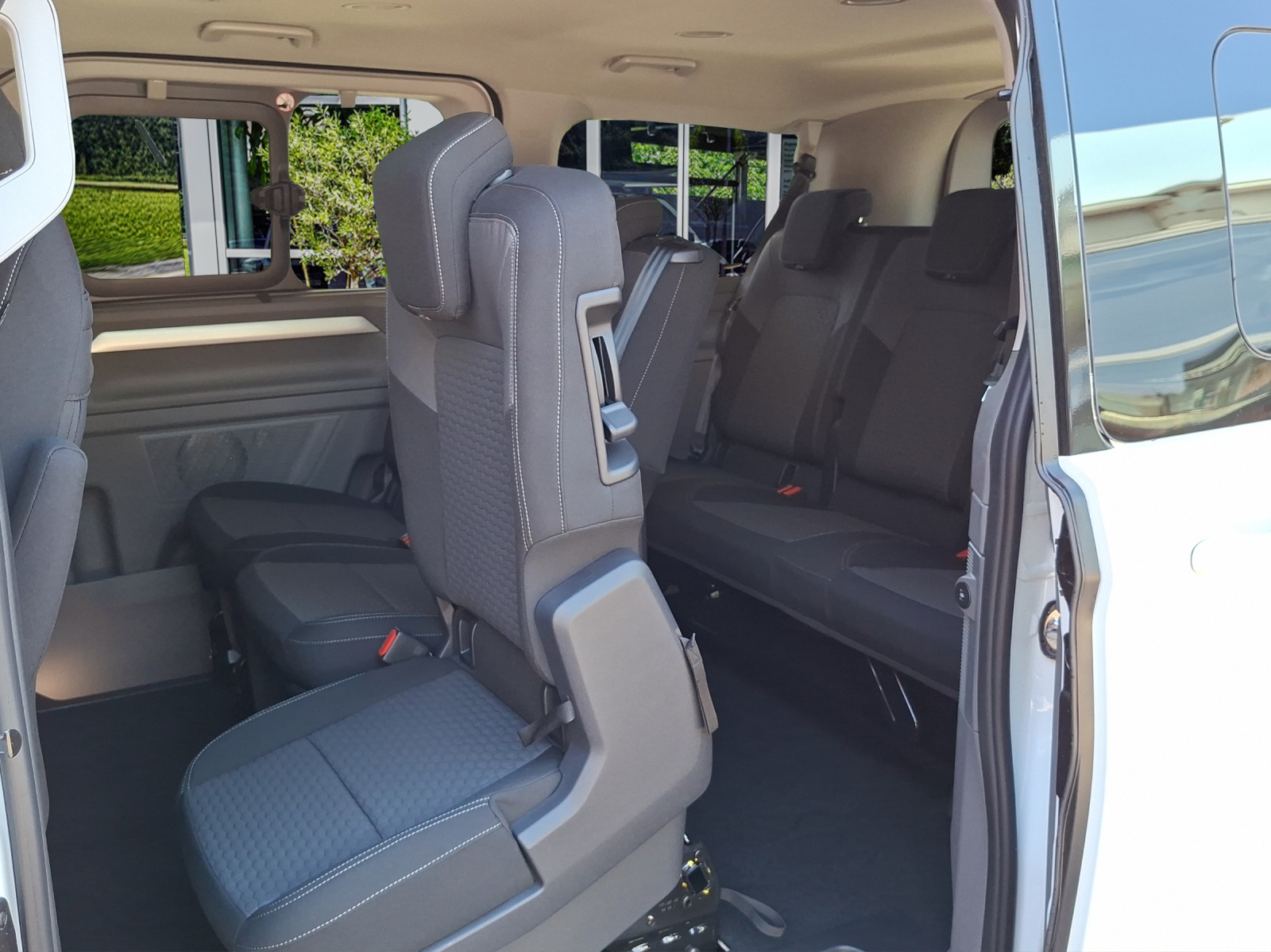 VW Caravelle 2.5TSI eHYBRID 16,5 kWh Life Aut.8-image-20