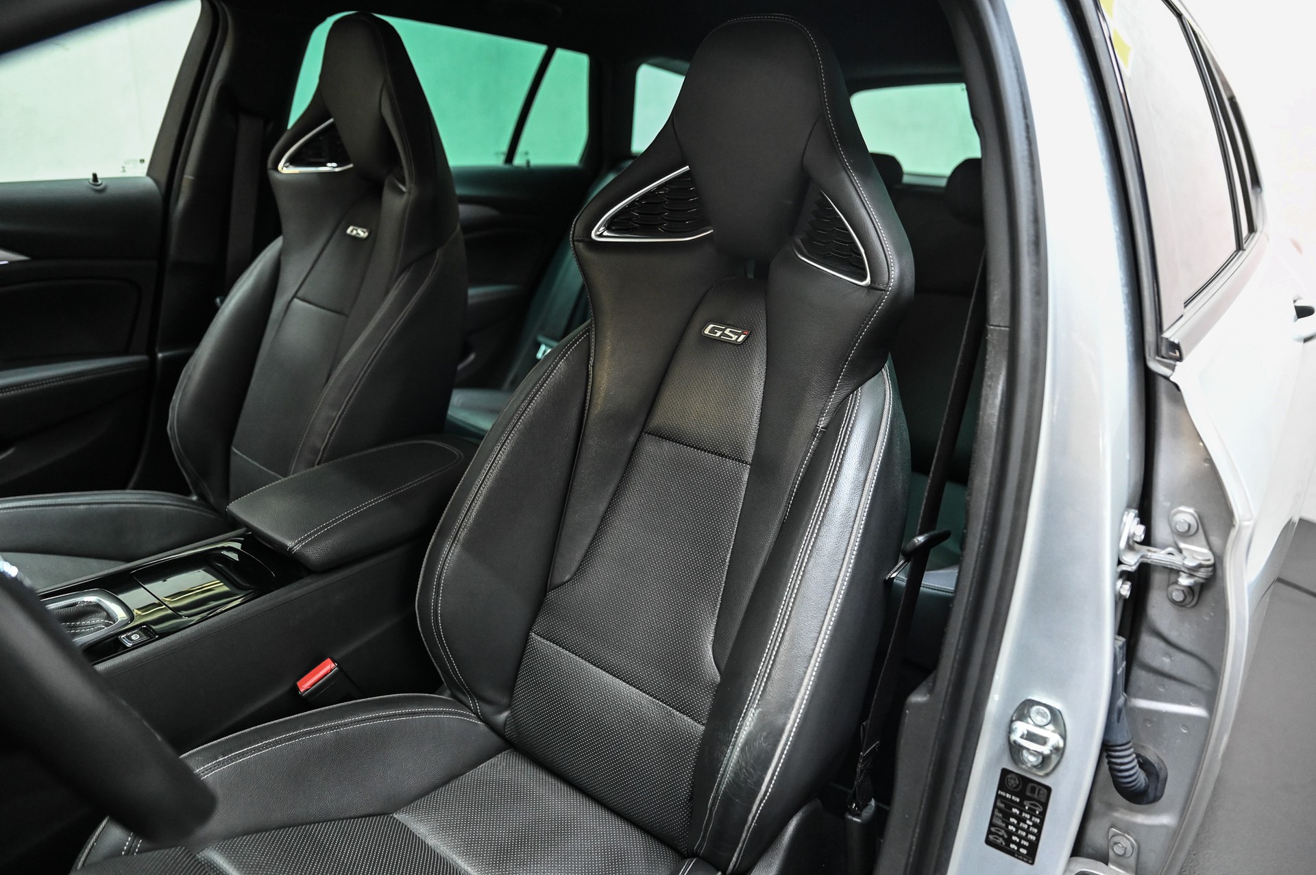 OPEL Insignia Sports Tourer 2.0 T GSi AWD-image-25