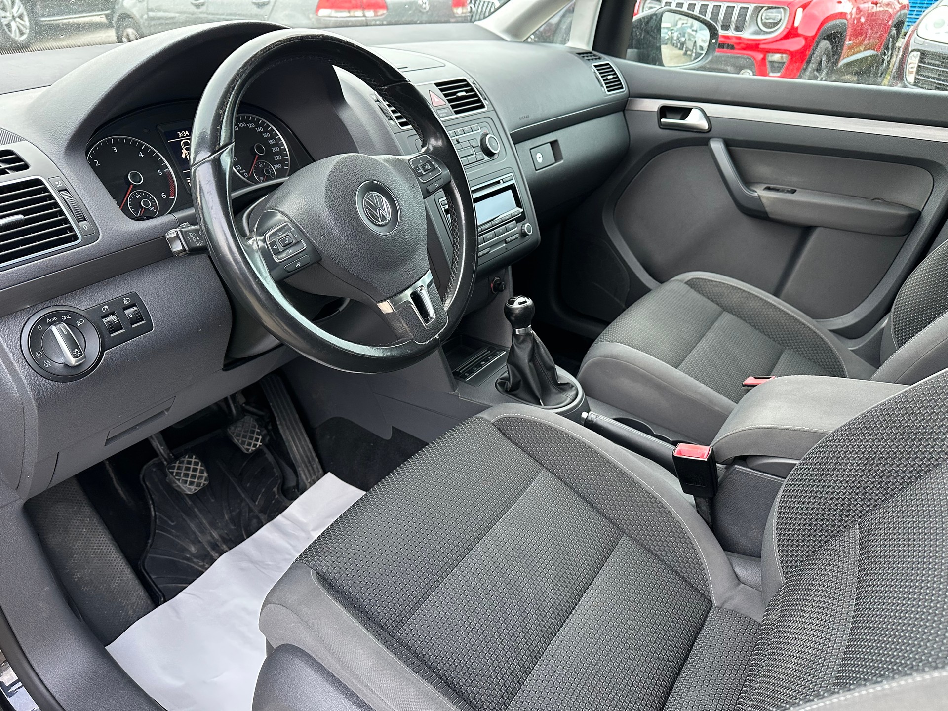 VW Touran 2.0 TDI Comfortline-image-10