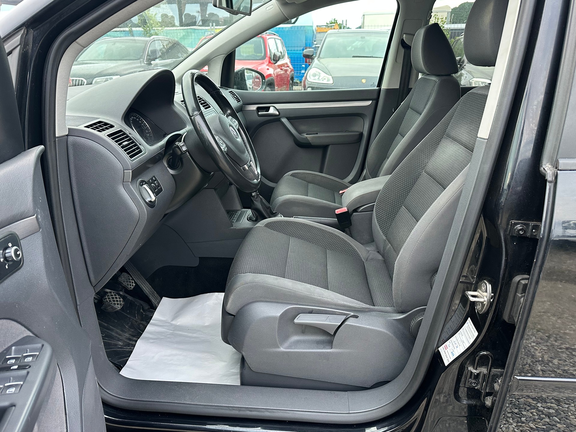 VW Touran 2.0 TDI Comfortline-image-7