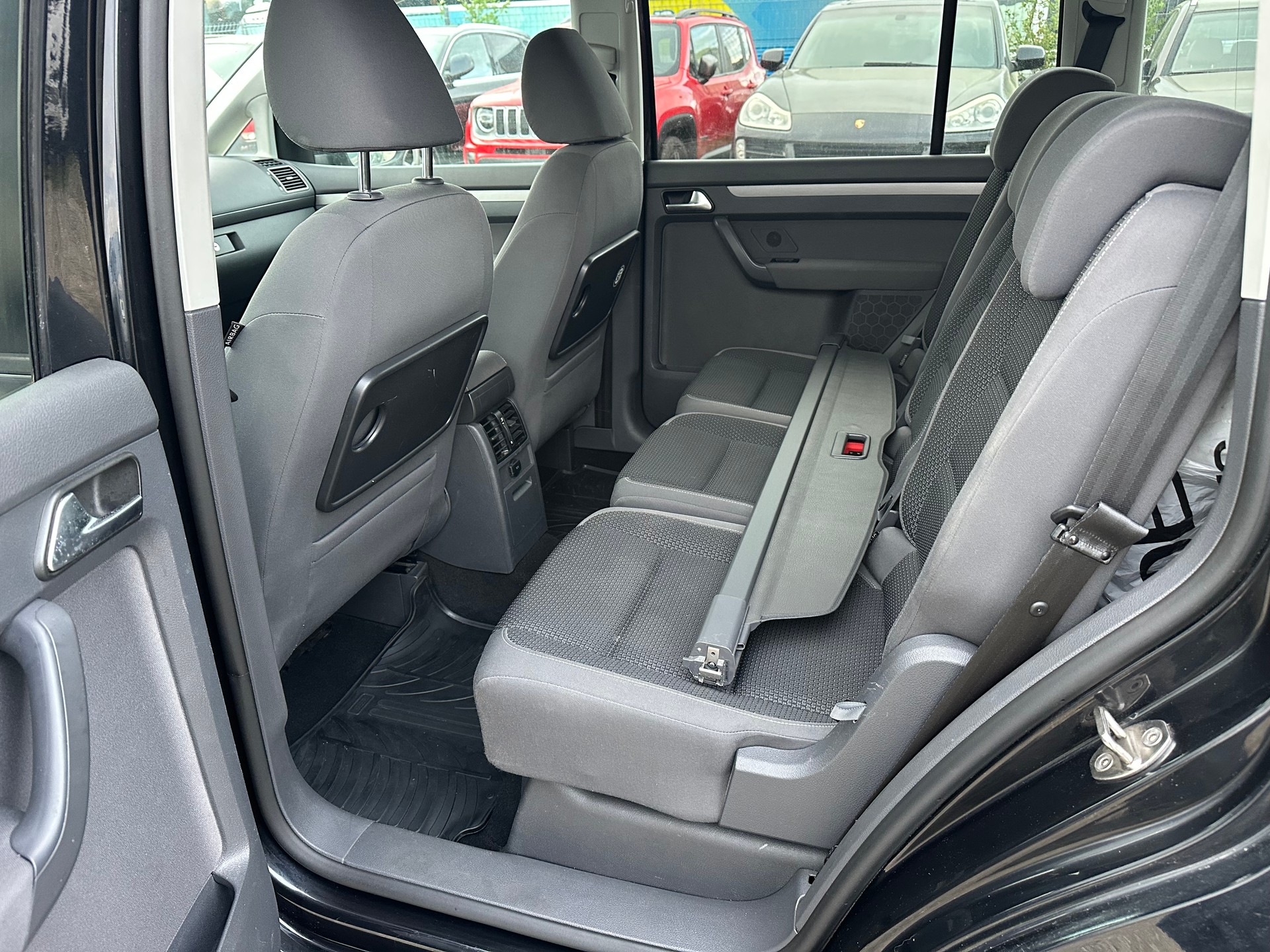 VW Touran 2.0 TDI Comfortline-image-9
