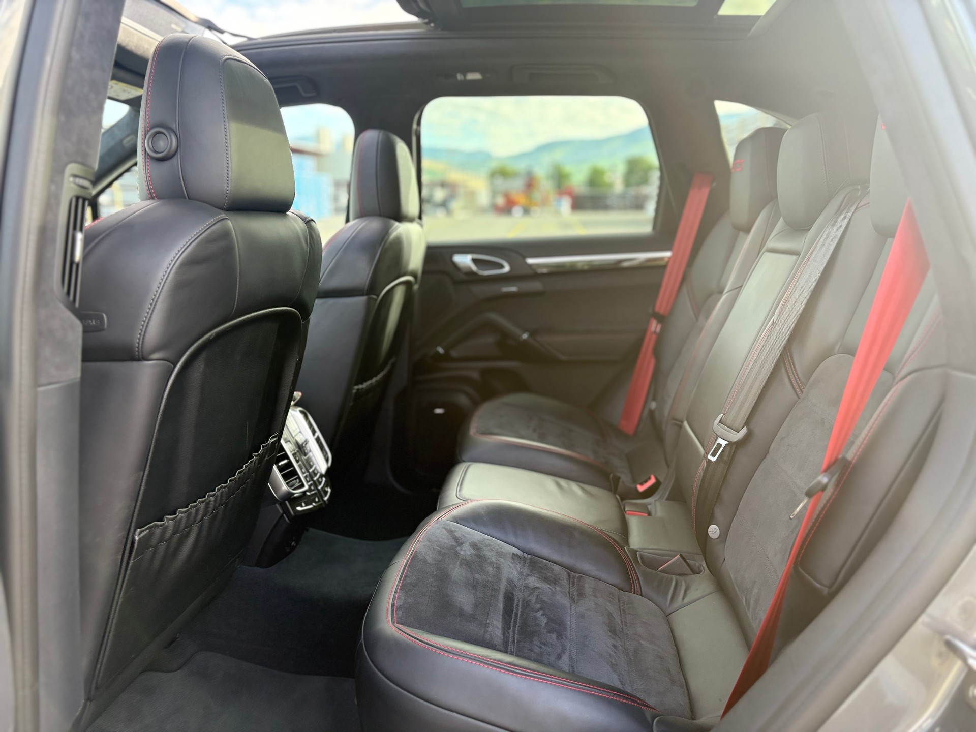 PORSCHE Cayenne GTS-image-11