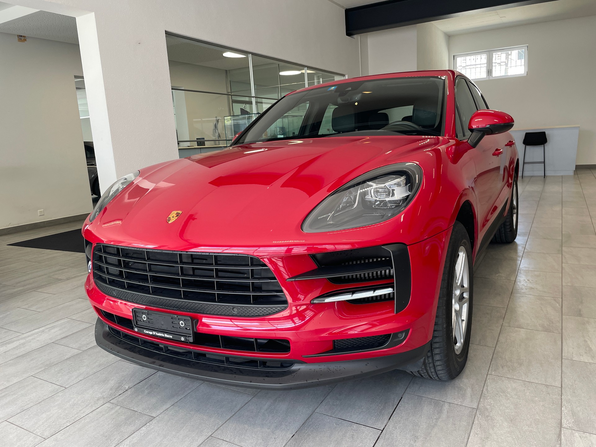 PORSCHE Macan S PDK-showroom-element-1