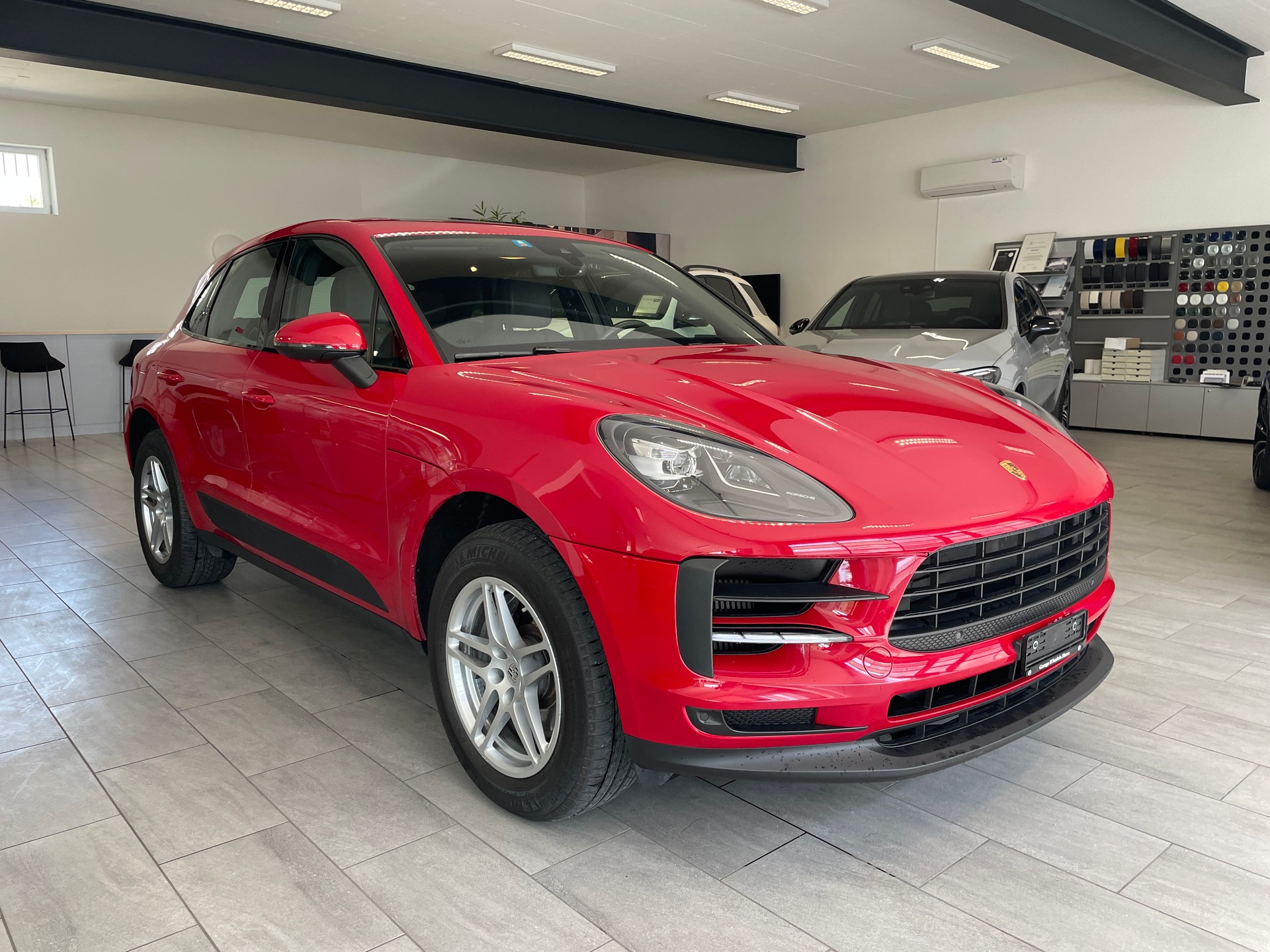 PORSCHE Macan S PDK-showroom-element-2
