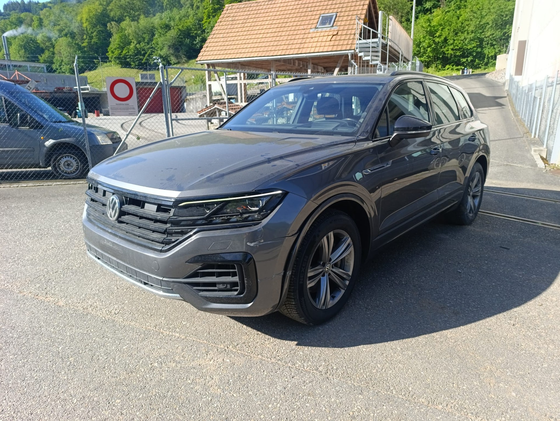 VW Touareg 3.0 TSI R-Line Tiptronic-showroom-element-1