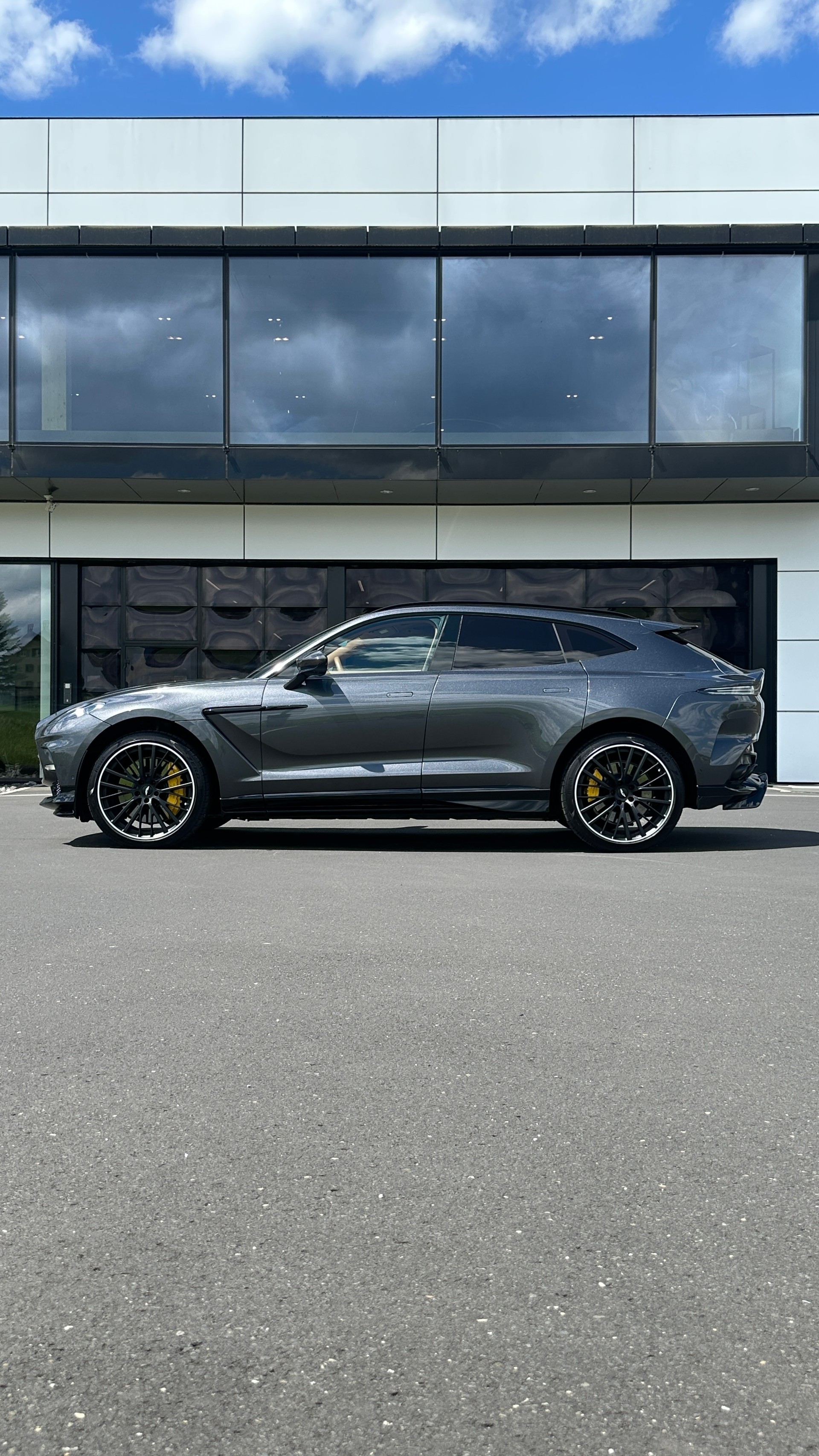 ASTON MARTIN 707-image-5