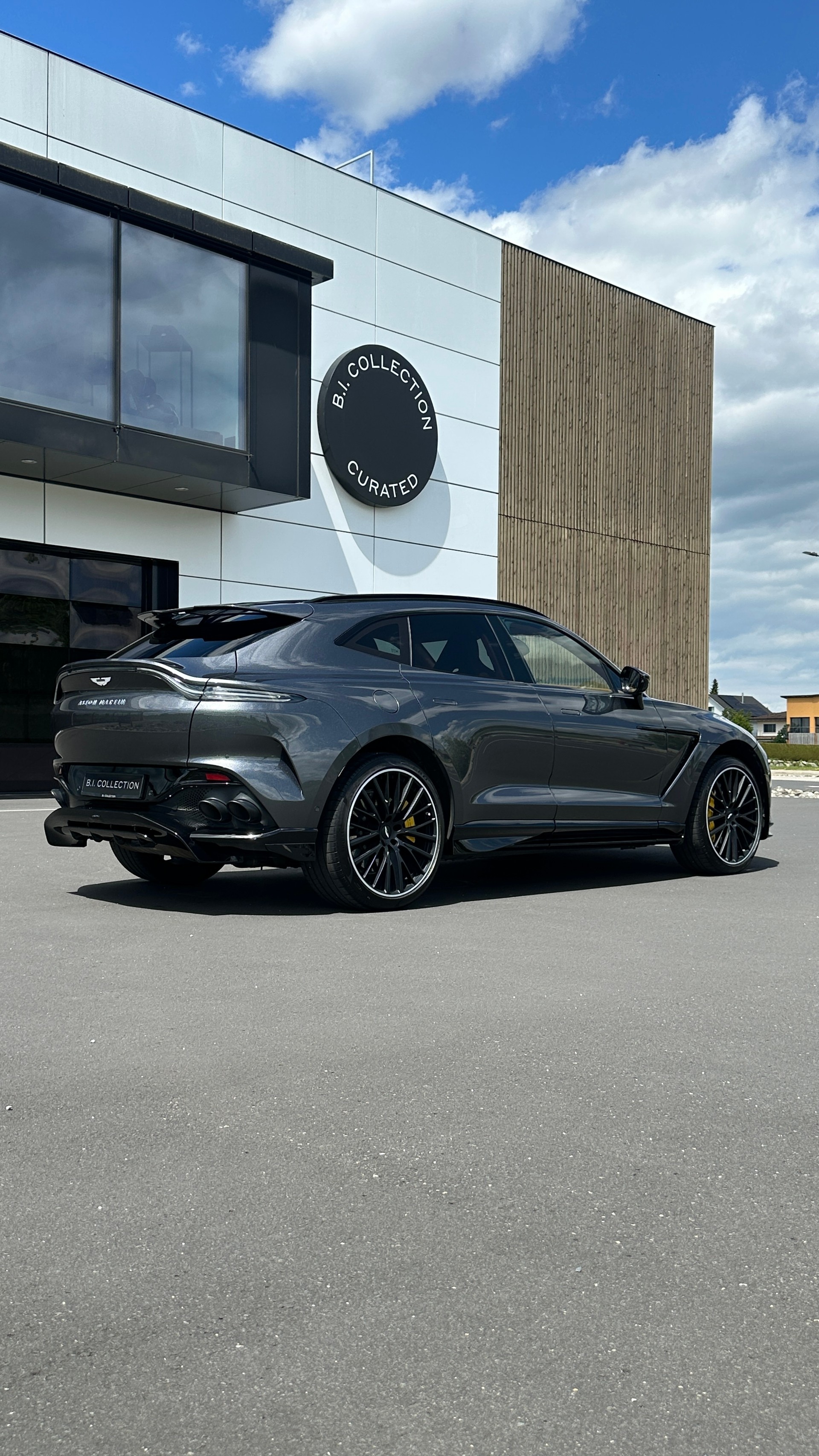 ASTON MARTIN 707-showroom-element-2