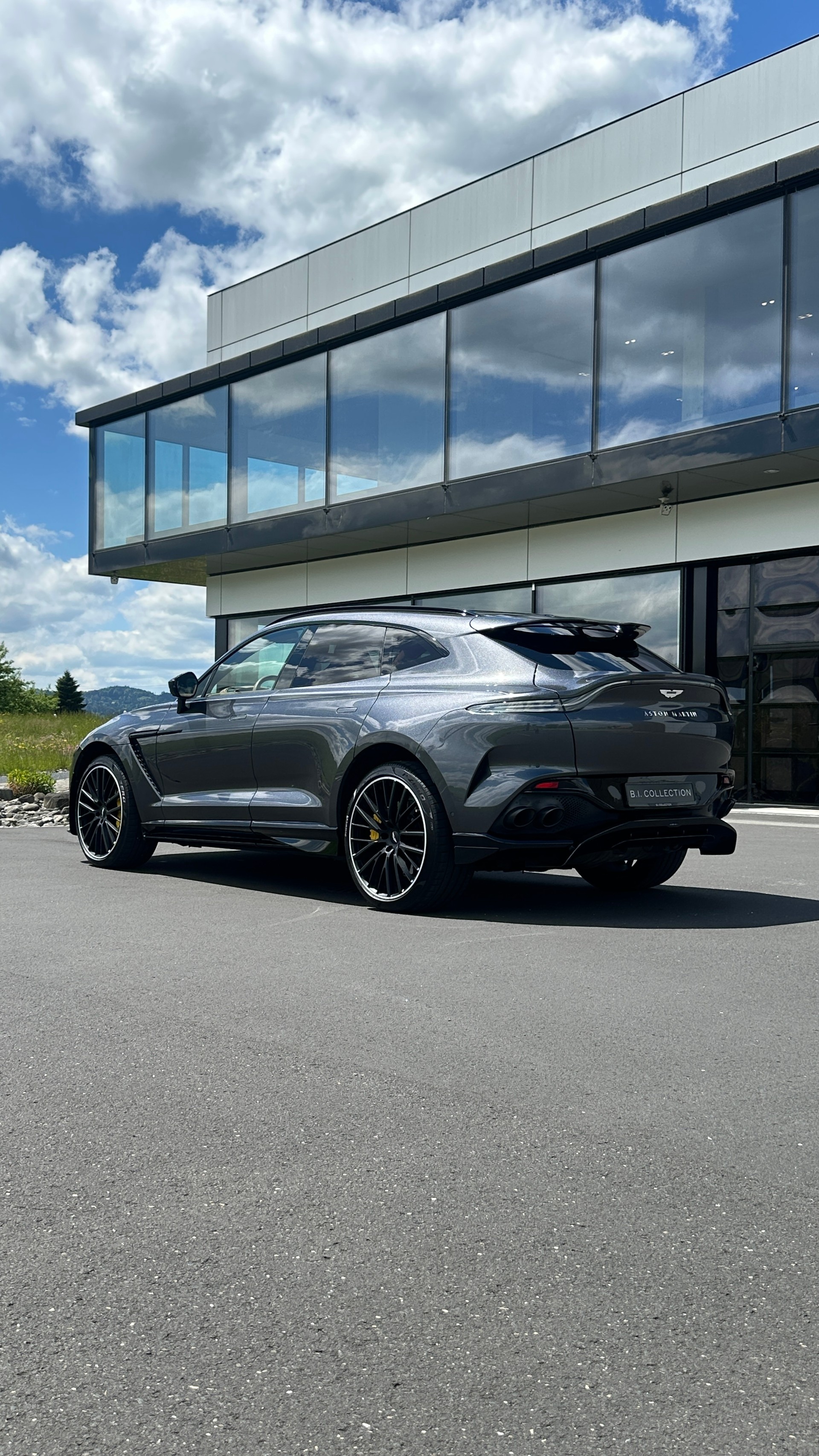 ASTON MARTIN 707-image-4