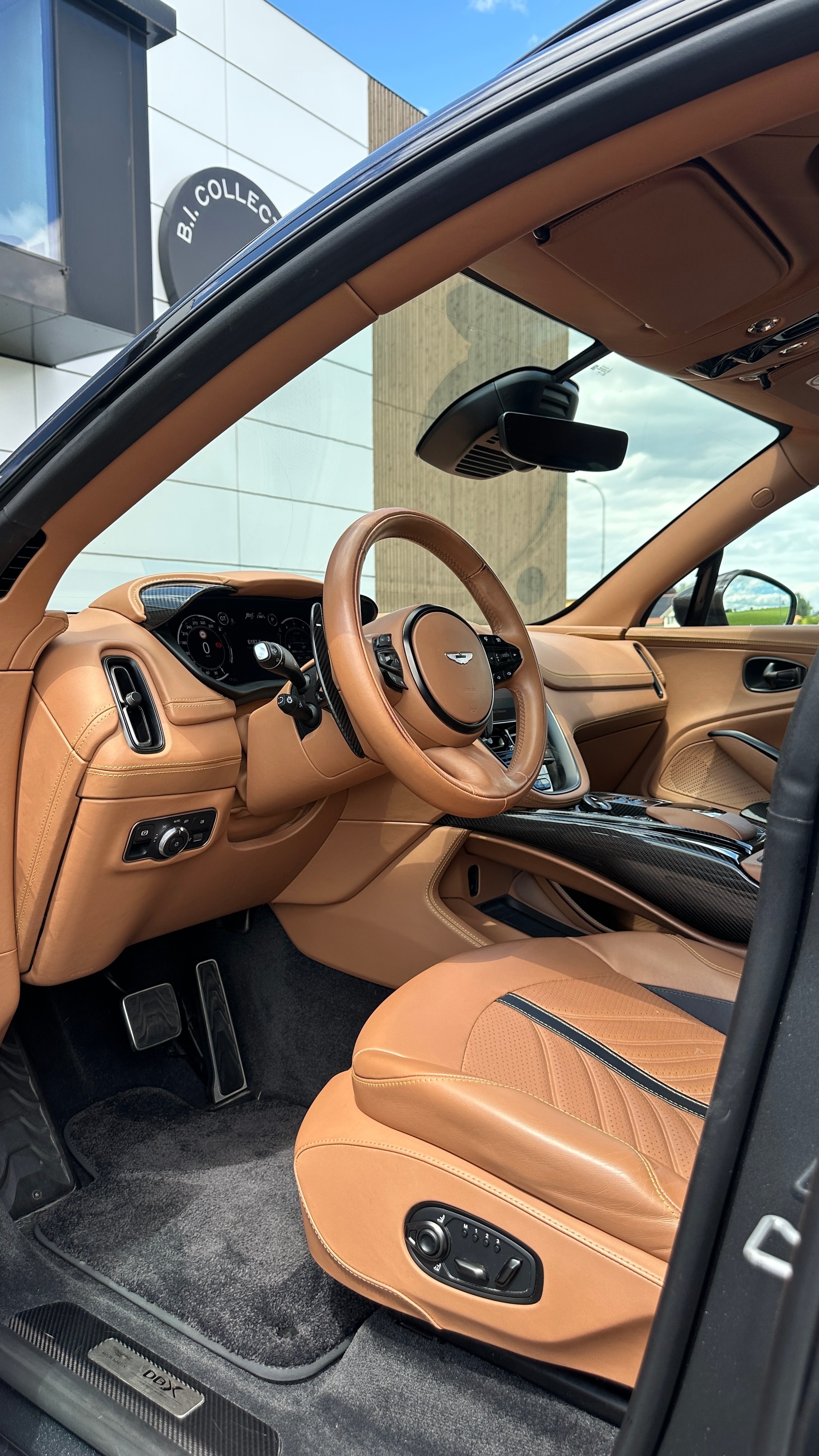 ASTON MARTIN 707-image-13