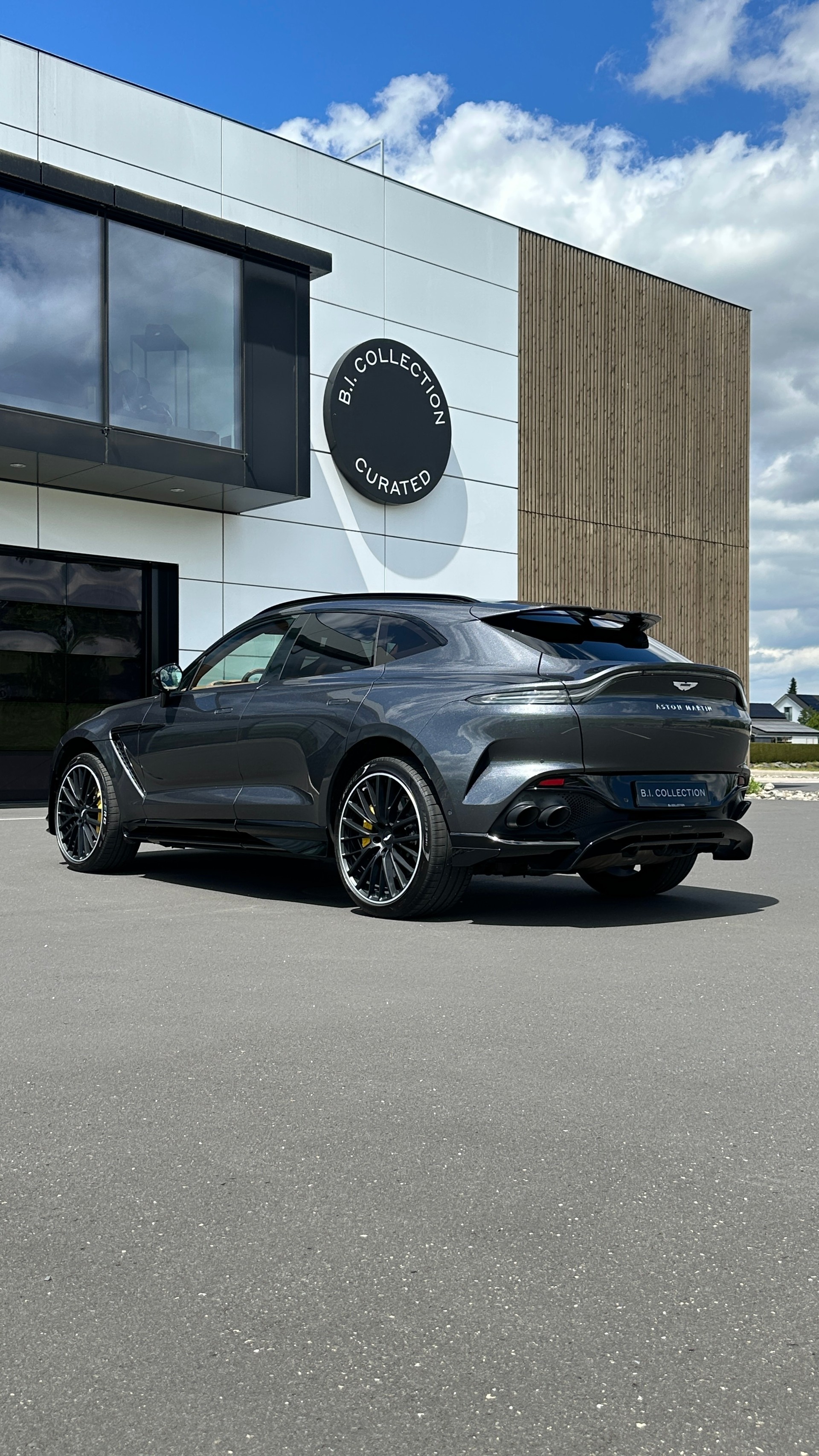 ASTON MARTIN 707-showroom-element-3