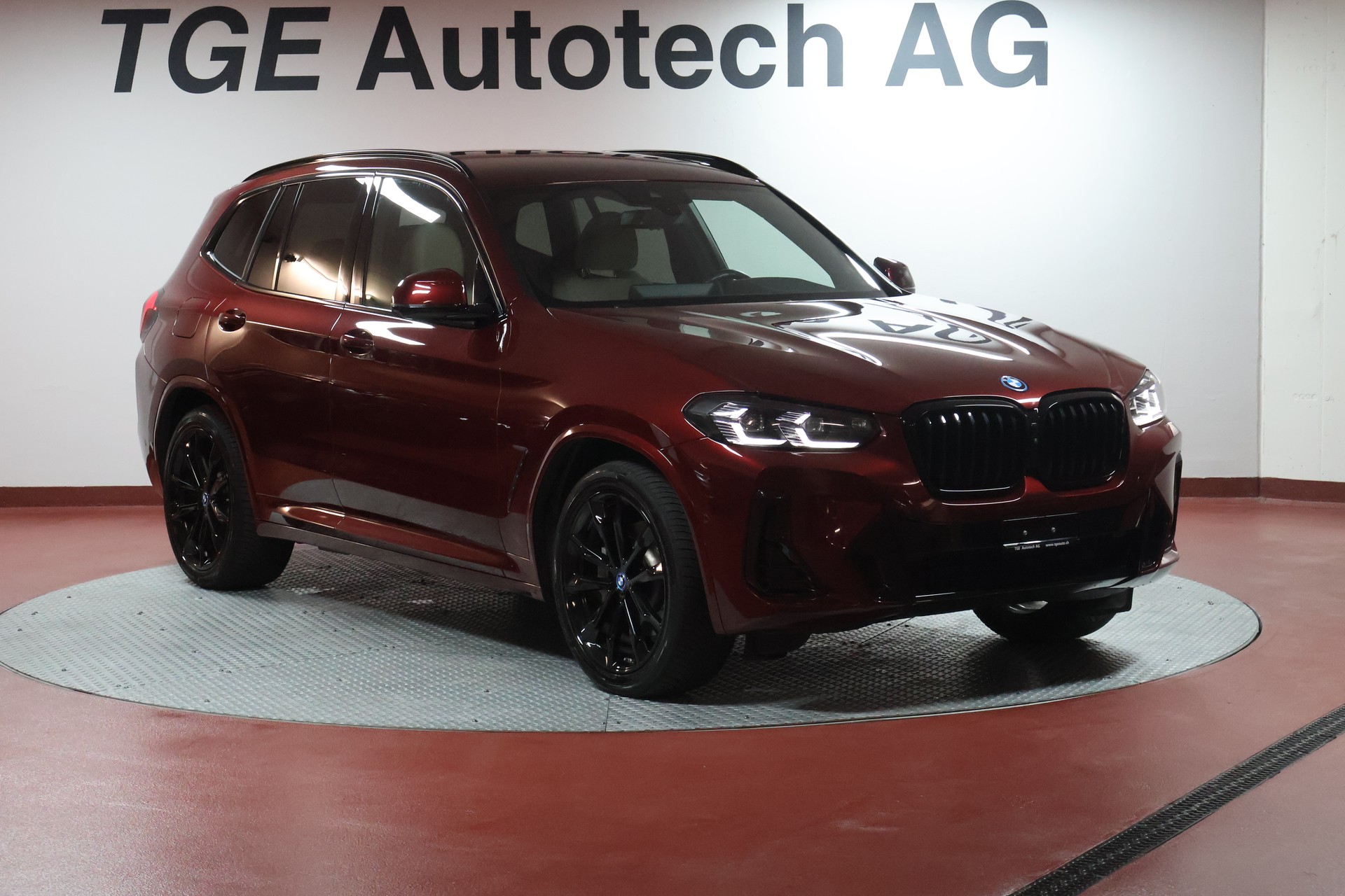 BMW X3 xDrive 30e M Sport-showroom-element-2