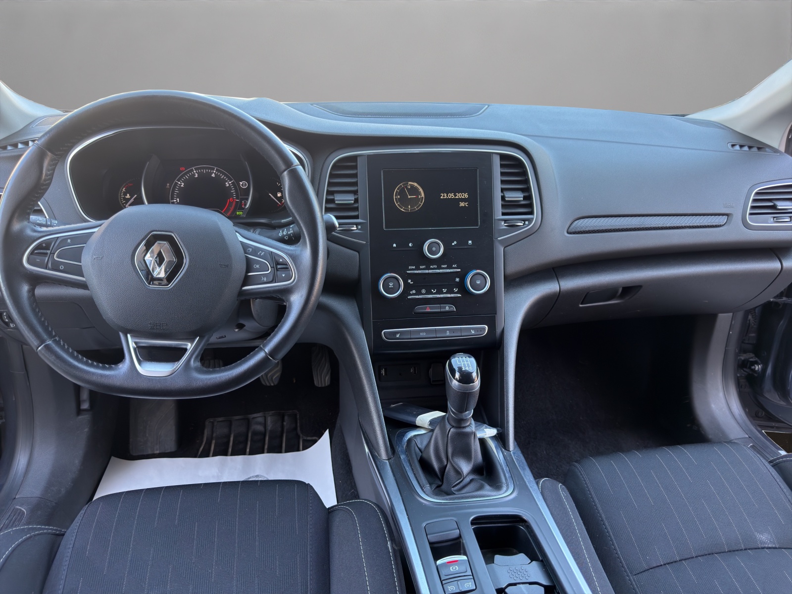 RENAULT Mégane Grandtour 1.2 16V Turbo Life-image-13