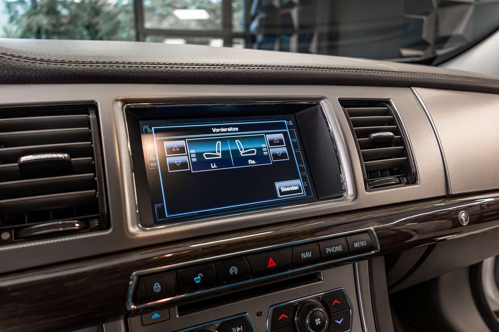 JAGUAR XF 2.2 D Luxury-image-16