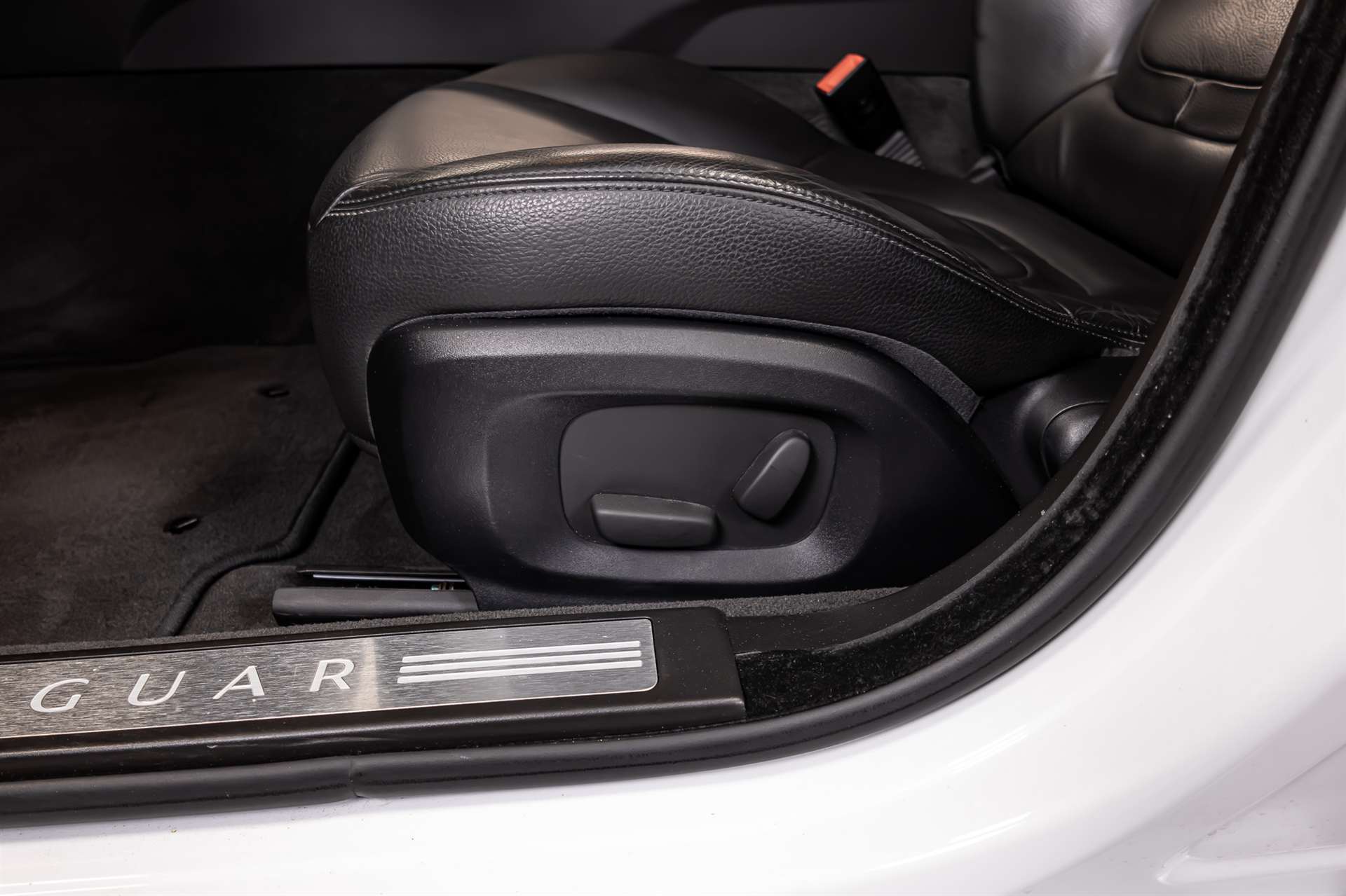 JAGUAR XF 2.2 D Luxury-image-10