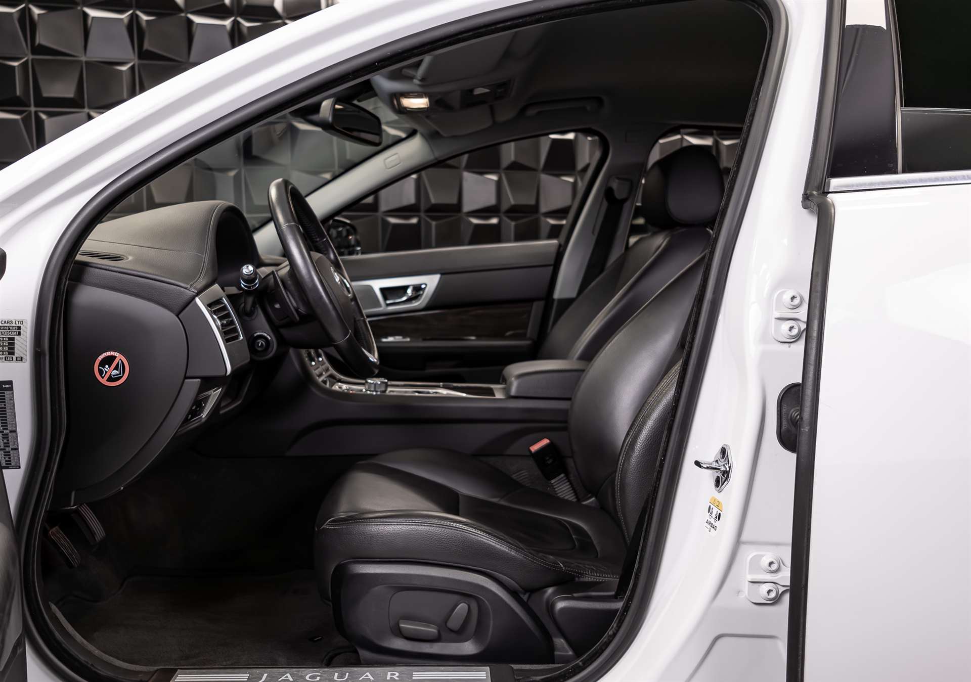 JAGUAR XF 2.2 D Luxury-image-9