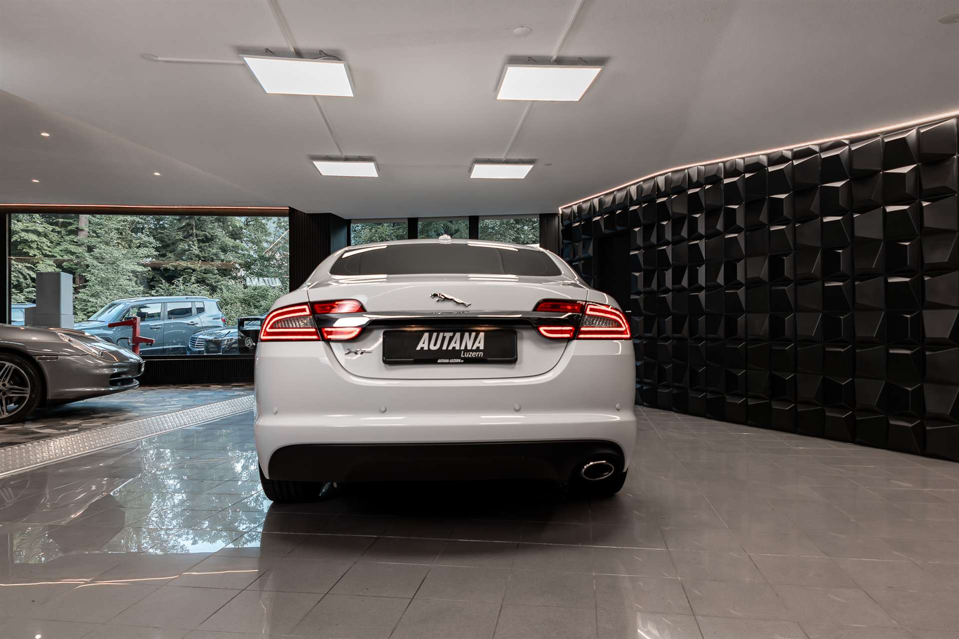 JAGUAR XF 2.2 D Luxury-image-4