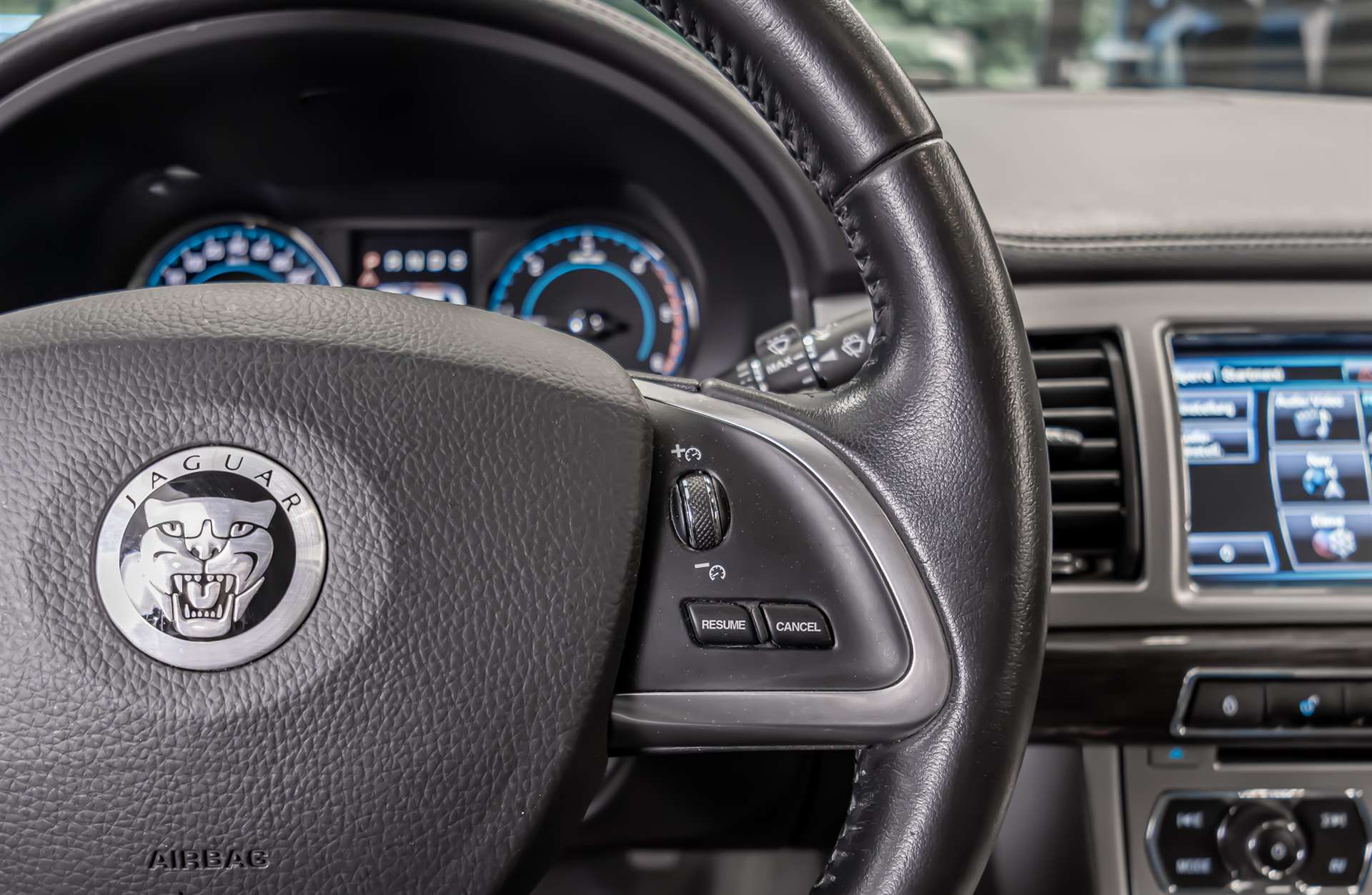 JAGUAR XF 2.2 D Luxury-image-8