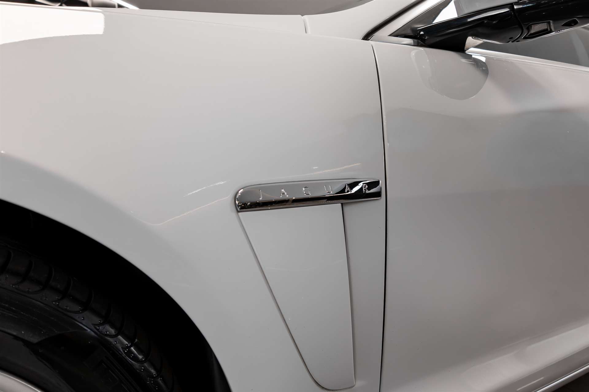 JAGUAR XF 2.2 D Luxury-image-26