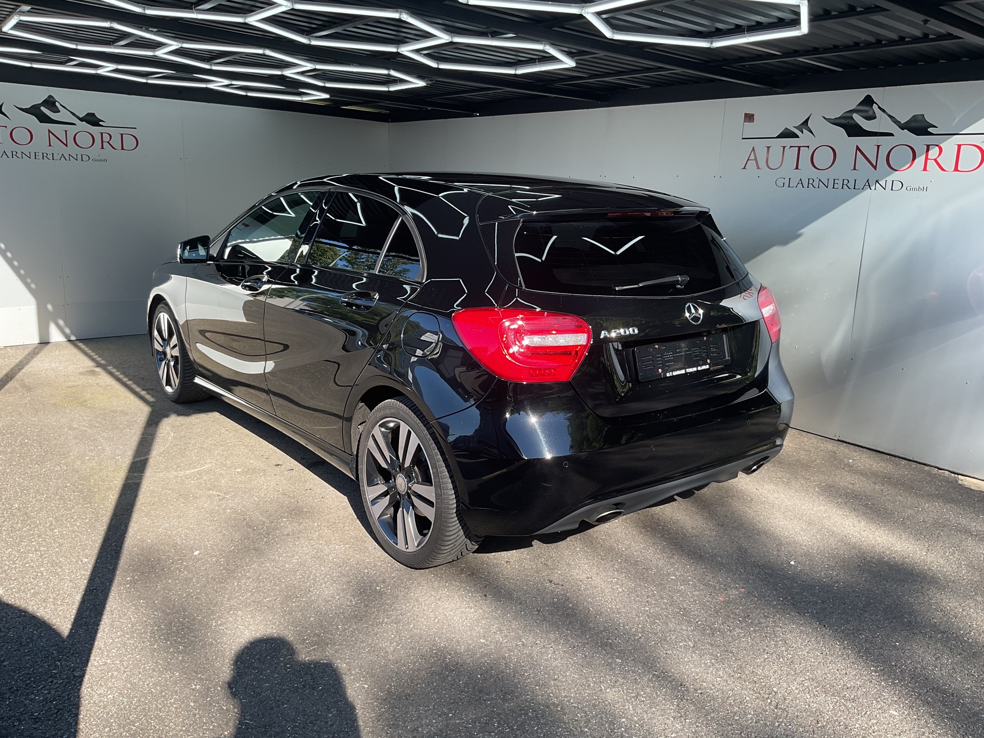 MERCEDES-BENZ A 200 Night Star-showroom-element-3