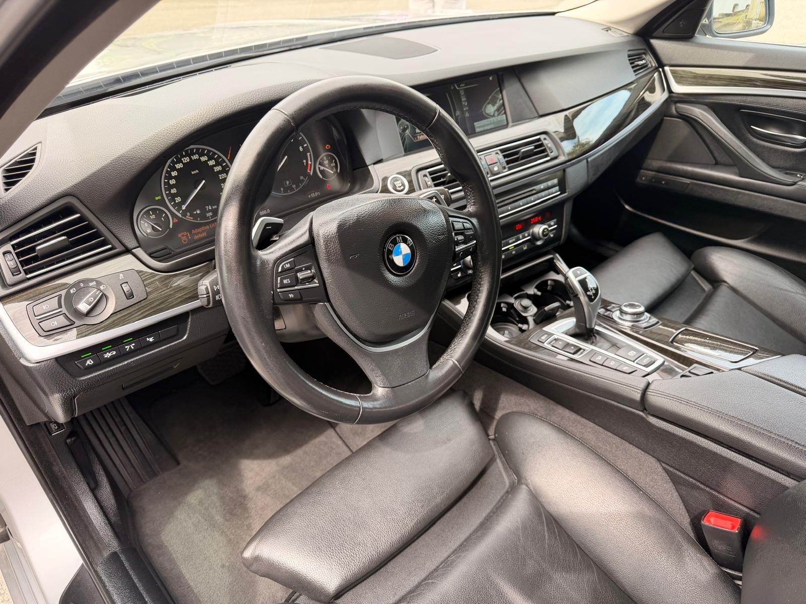 BMW 550i xDrive Steptronic-image-7
