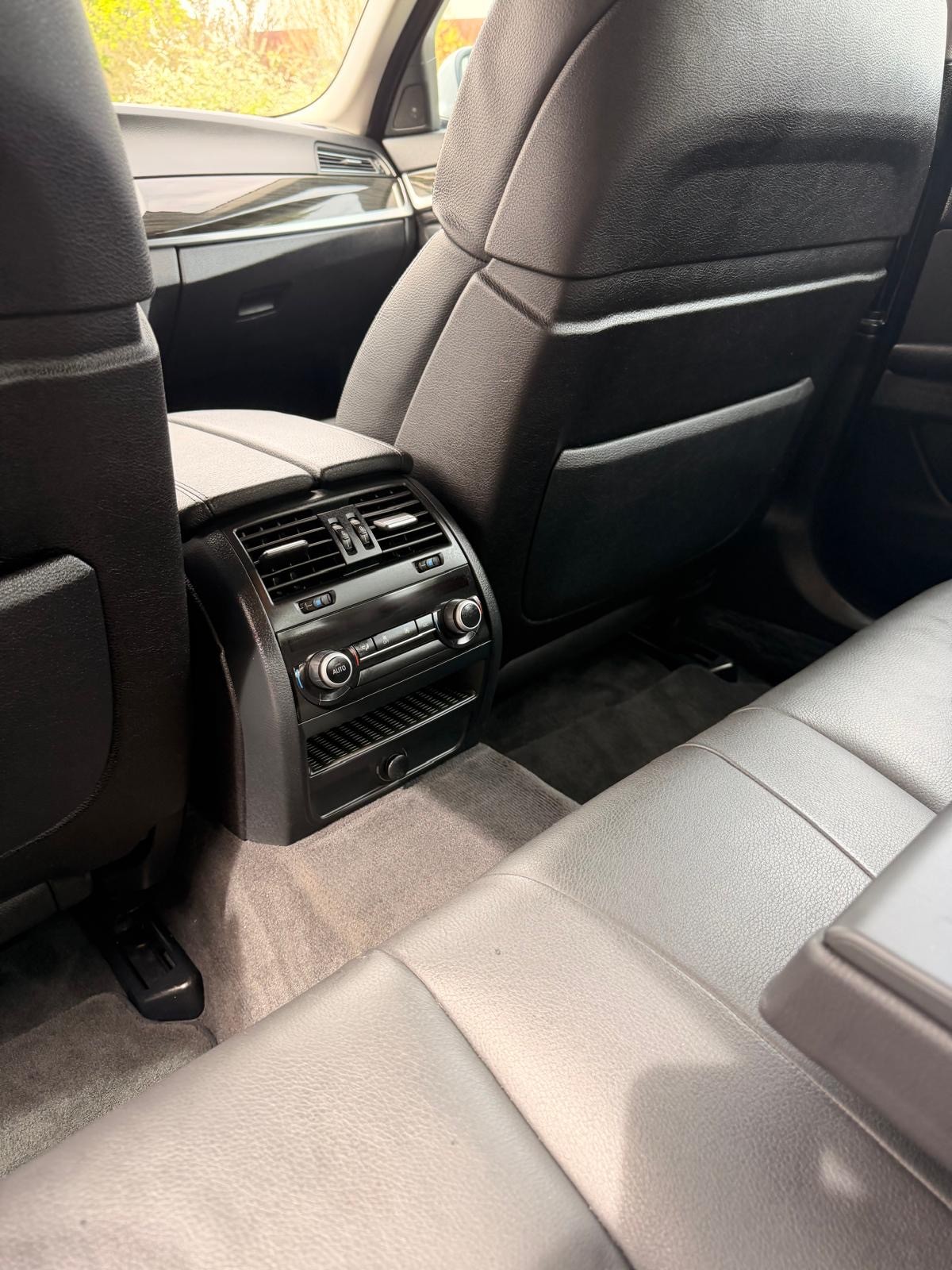 BMW 550i xDrive Steptronic-image-9