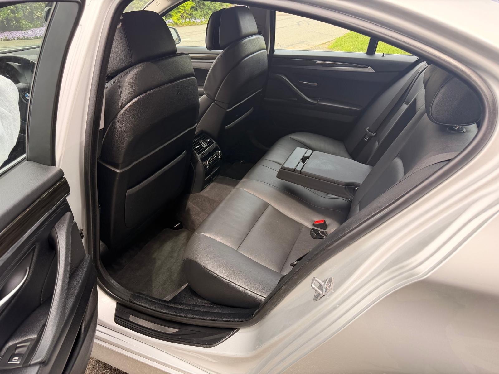 BMW 550i xDrive Steptronic-image-8