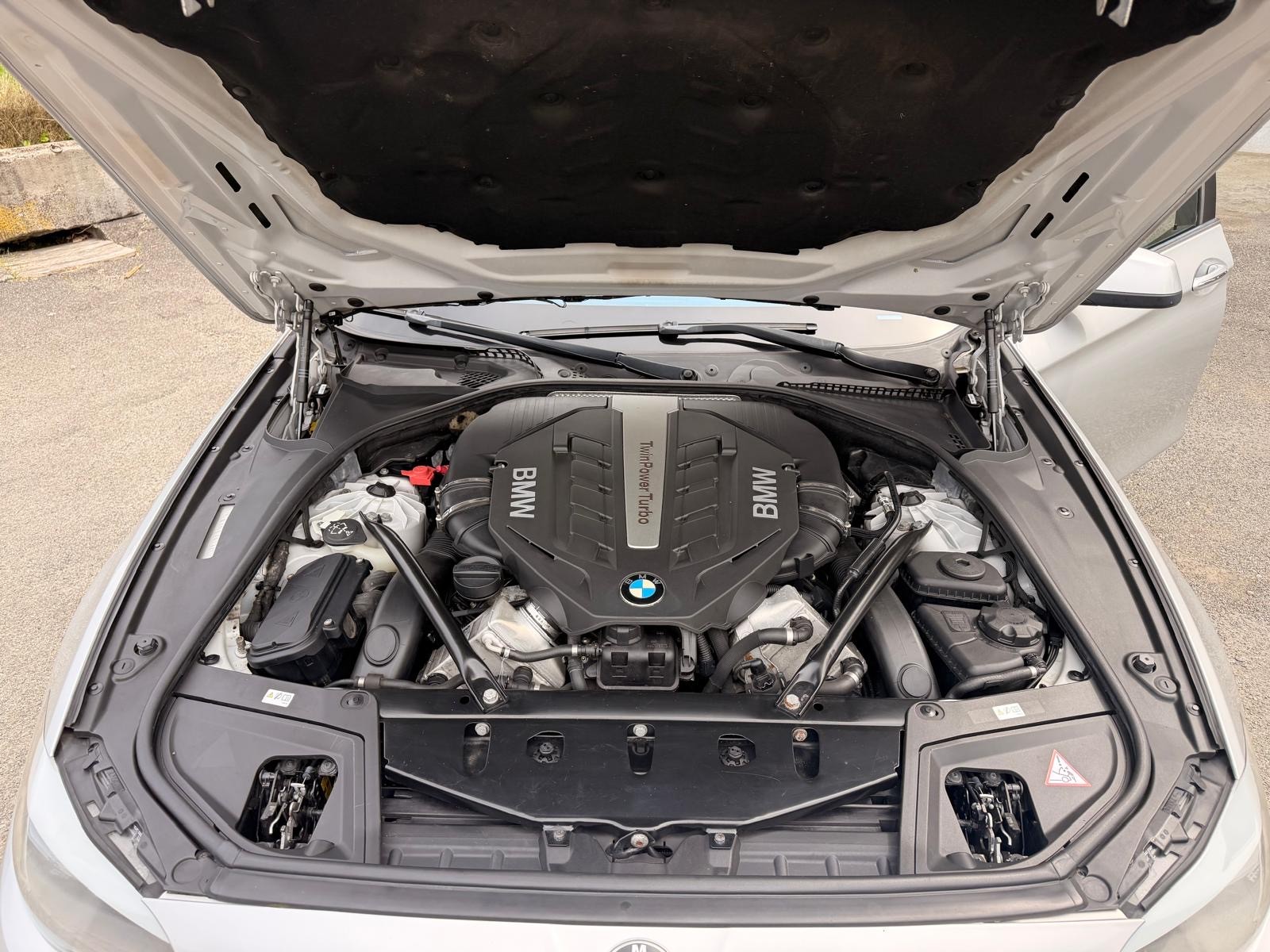 BMW 550i xDrive Steptronic-image-6