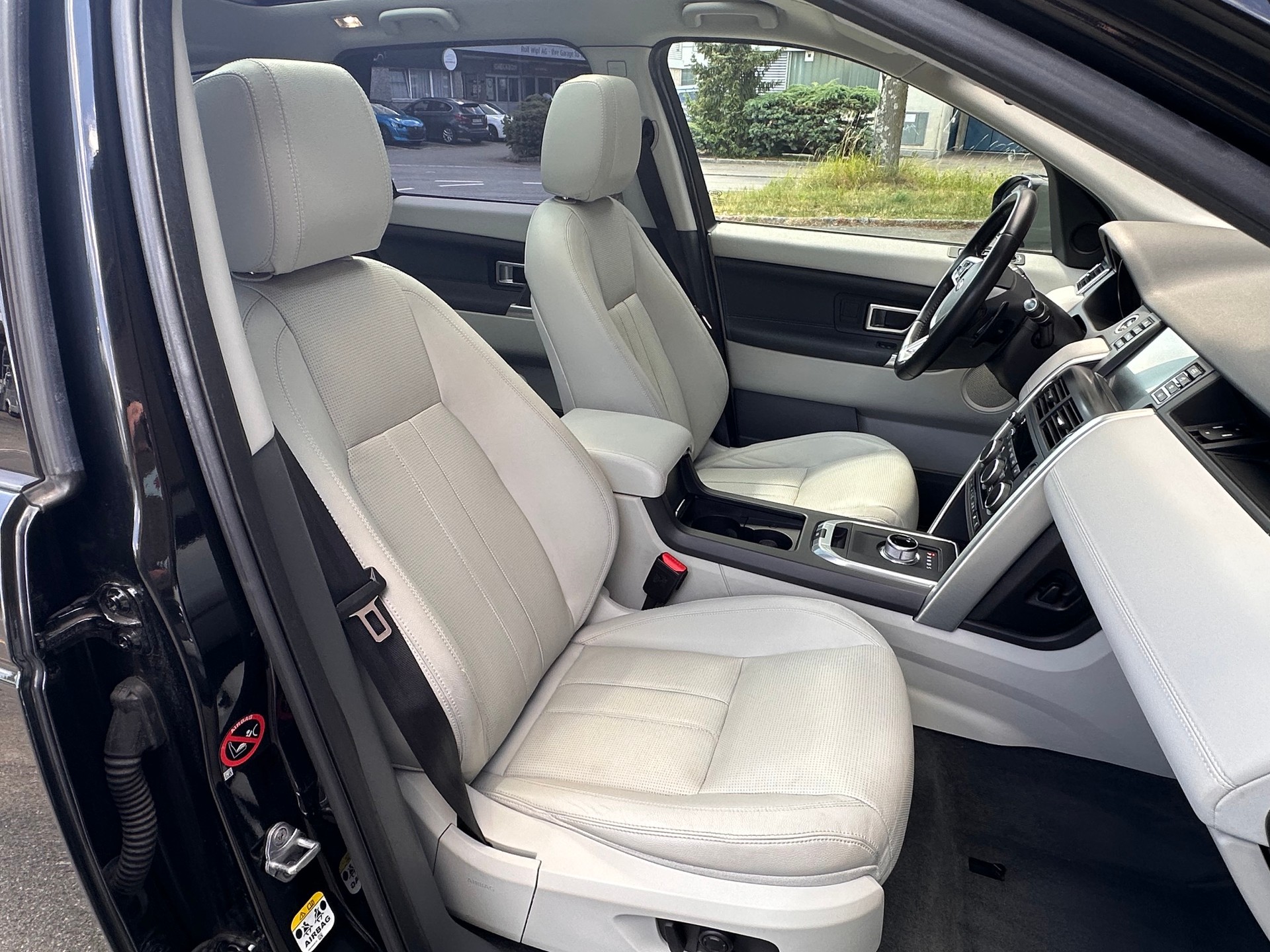 LAND ROVER Discovery Sport 2.0 Si4 HSE Luxury AT9-image-12